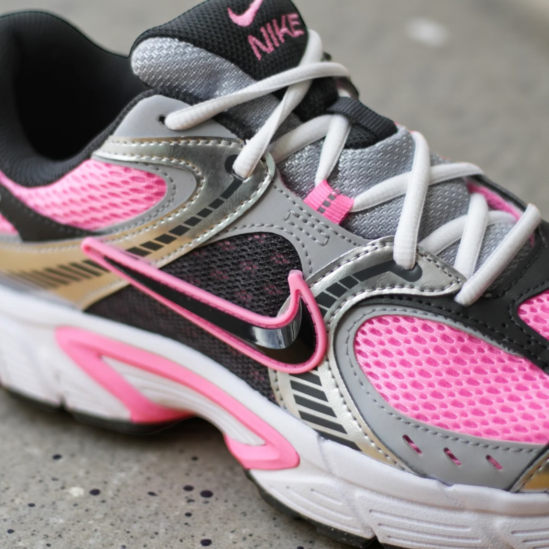 NIKE V5 RNR WOMEN "PINK SPELL/BLACK-ANTHRACITE-WOLF GREY"