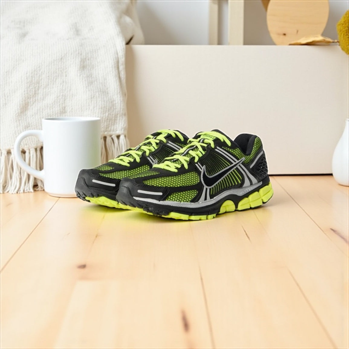 NIKE ZOOM VOMERO 5 - LEMON VENOM/BLACK/WHITE