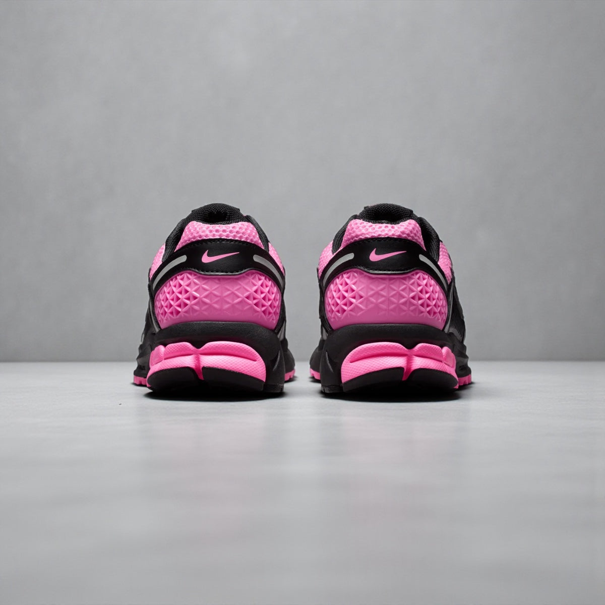NIKE WMNS ZOOM VOMERO 5 - PINK SPELL / BLACK