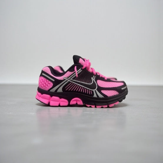 NIKE WMNS ZOOM VOMERO 5 - PINK SPELL / BLACK