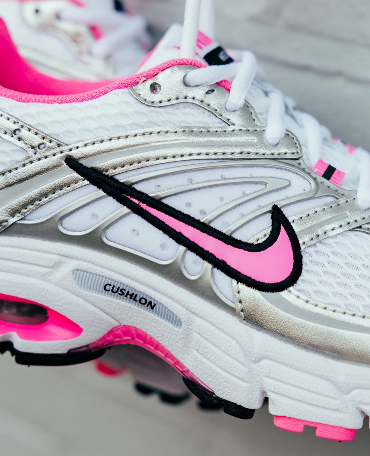NIKE AIR MAX MOTO 2K WMNS- WHITE / METALLIC SILVER / PINK SPELL