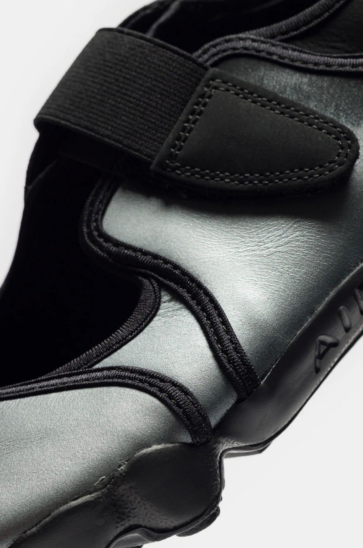 Nike Air Rift “ninja” Leather Sneaker in Metallic Silver/Black