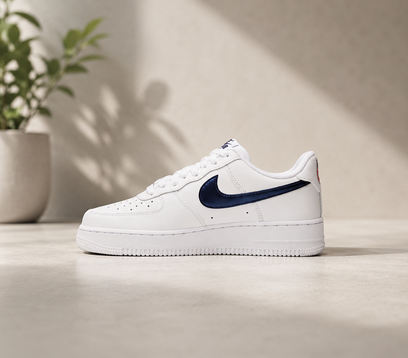 MEN'S NIKE AIR FORCE 1 '07 LV8 SE TEAM USA CASUAL SHOES