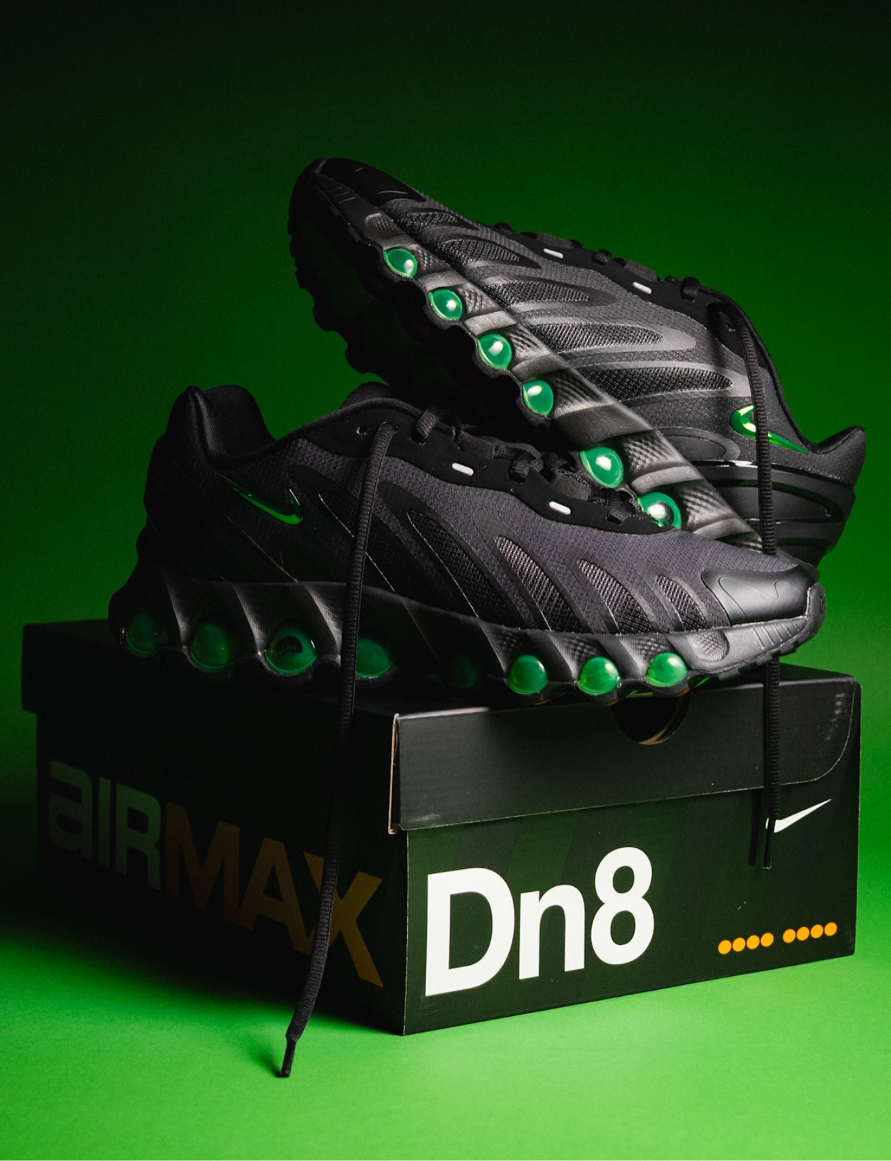 NIKE AIR MAX DN8 "BLACK/GREEN STRIKE-DK SMOKE GREY-BLACK"