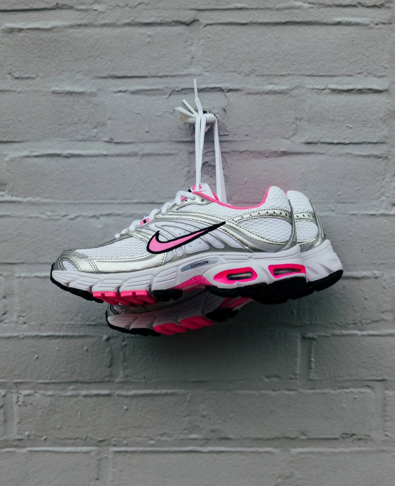 NIKE AIR MAX MOTO 2K WMNS- WHITE / METALLIC SILVER / PINK SPELL