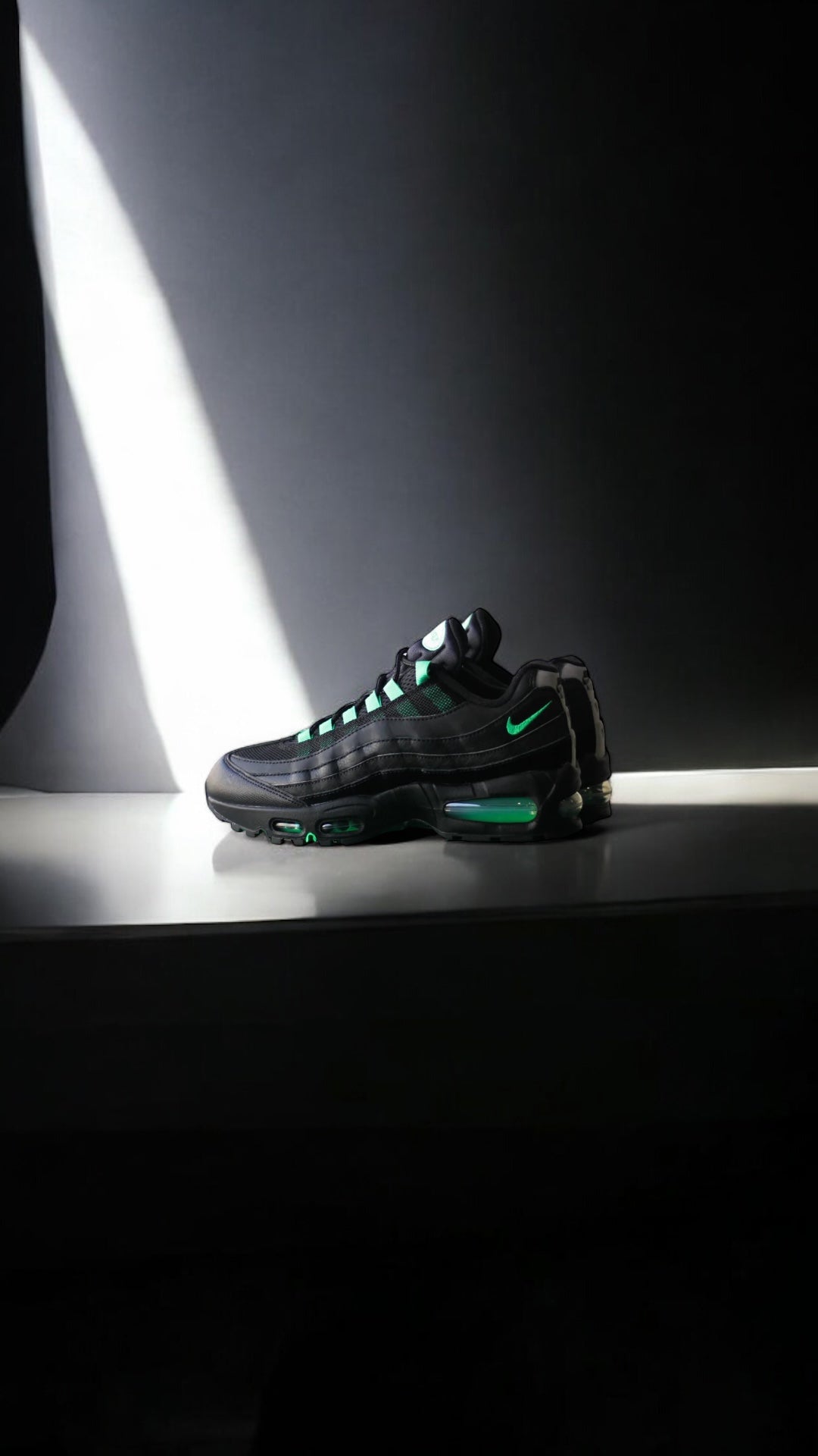 NIKE AIR MAX 95 OG "BLACK/GREEN SHOCK-BLACK-PEARL GREY"