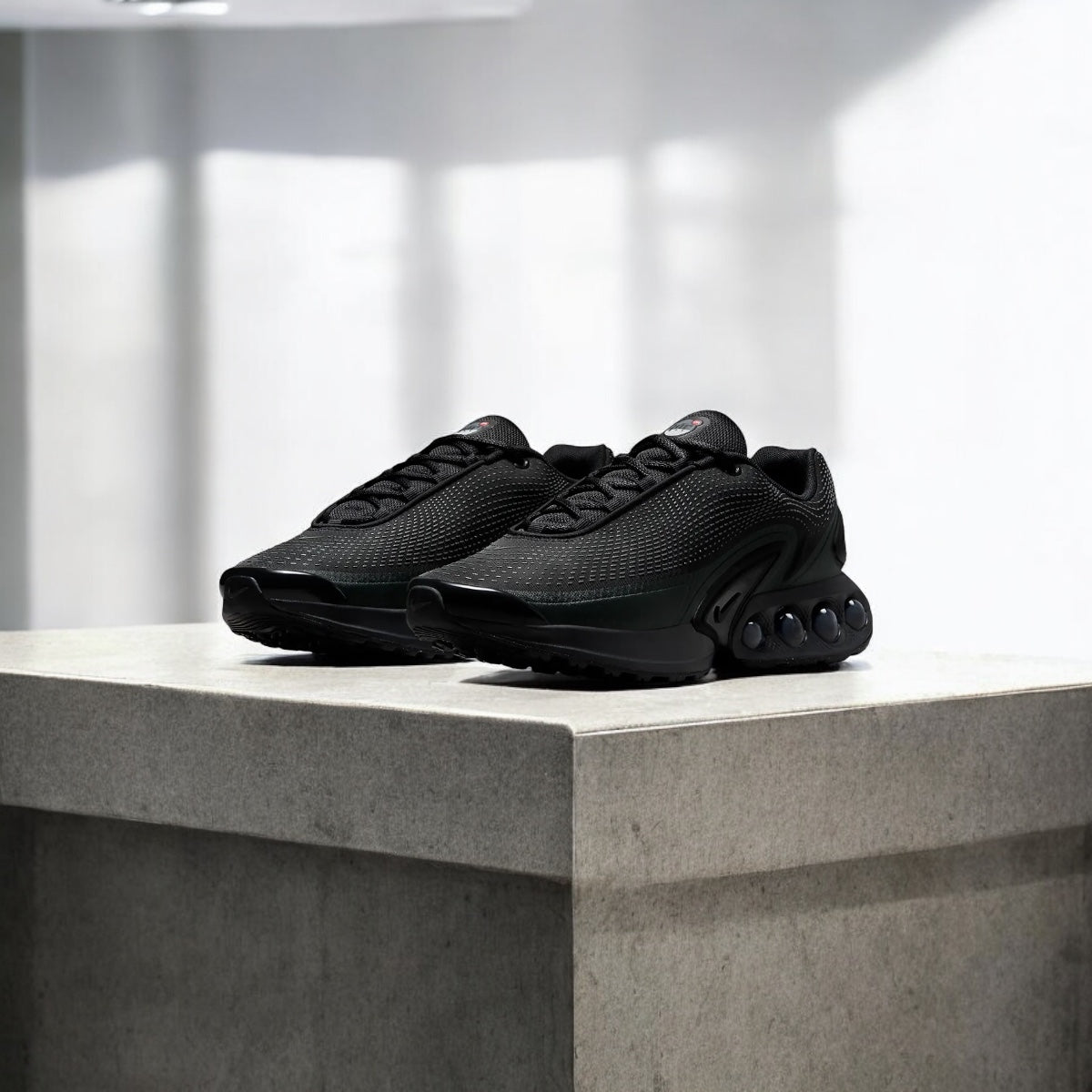 NIKE AIR MAX DN BLACKOUT