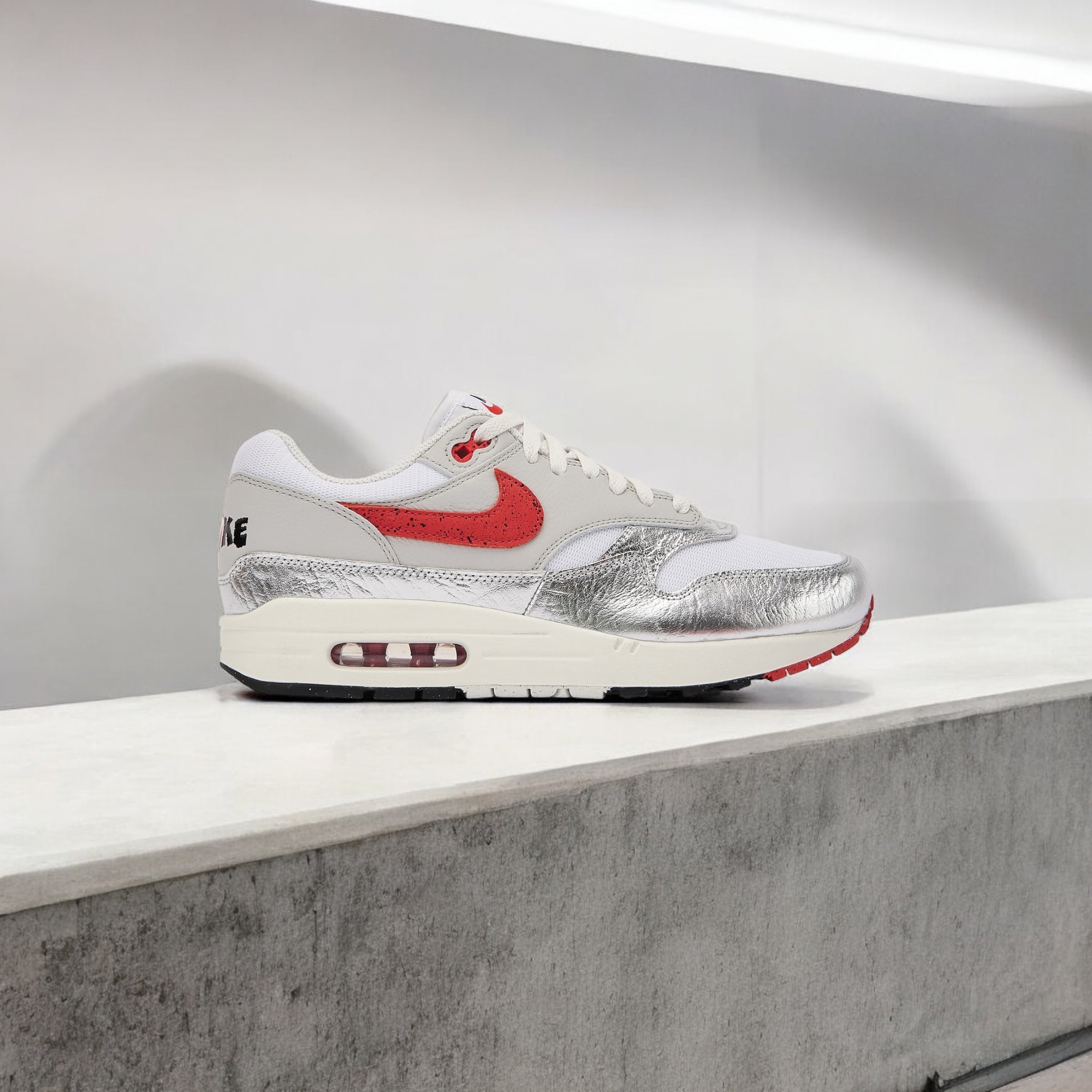 NIKE AIR MAX 1 ROUGE FROID