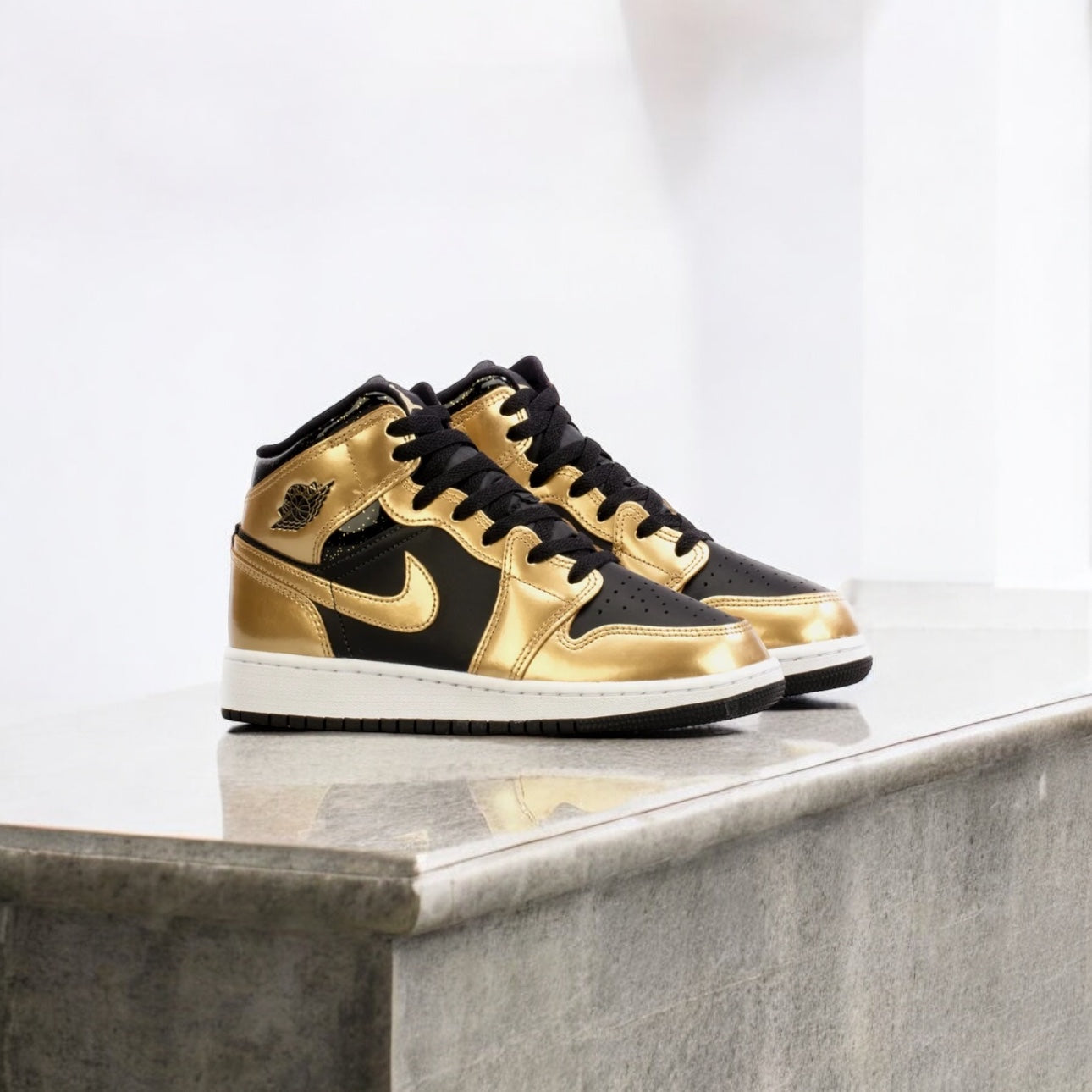 Jordan 1 Mid SE Metallic Gold Black (GS)