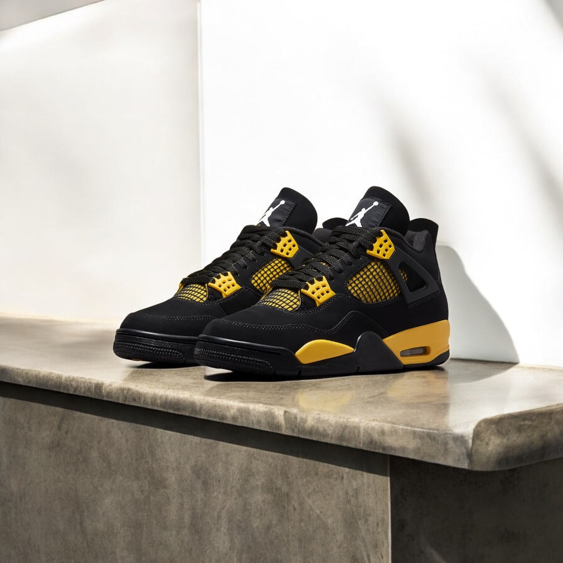 Jordan 4 Retro Thunder (2023)
