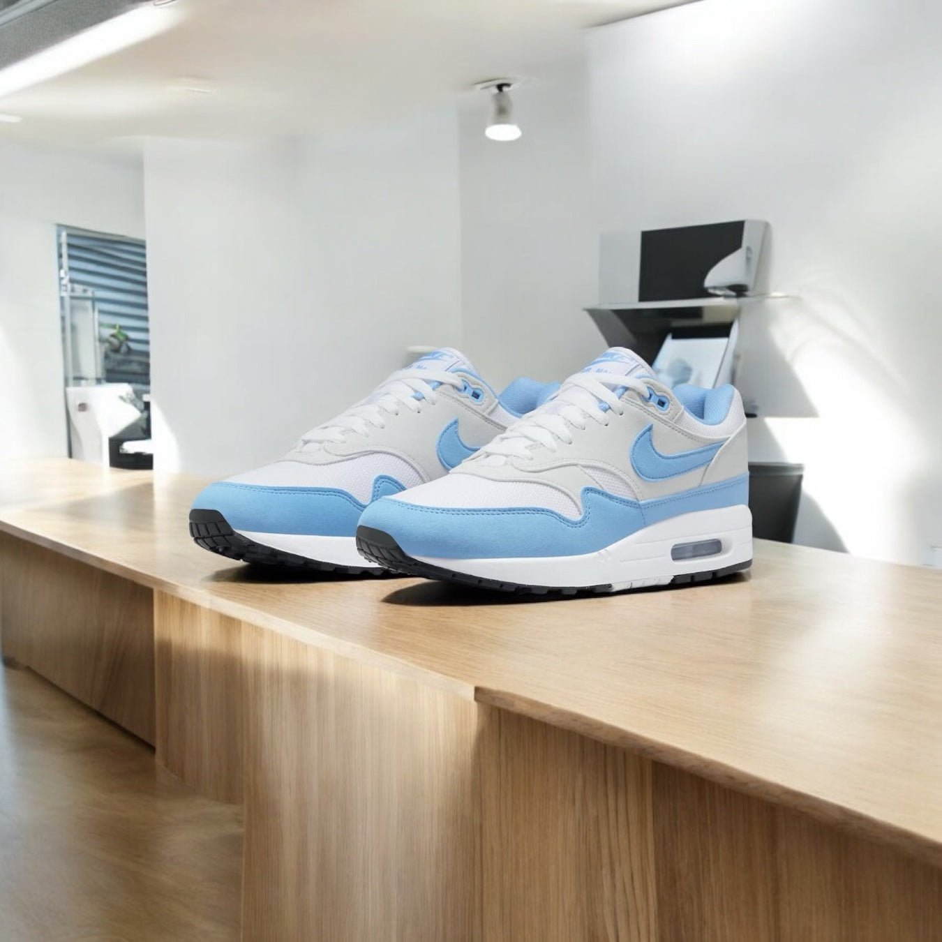 Nike Air Max 1 Blanc Bleu Université