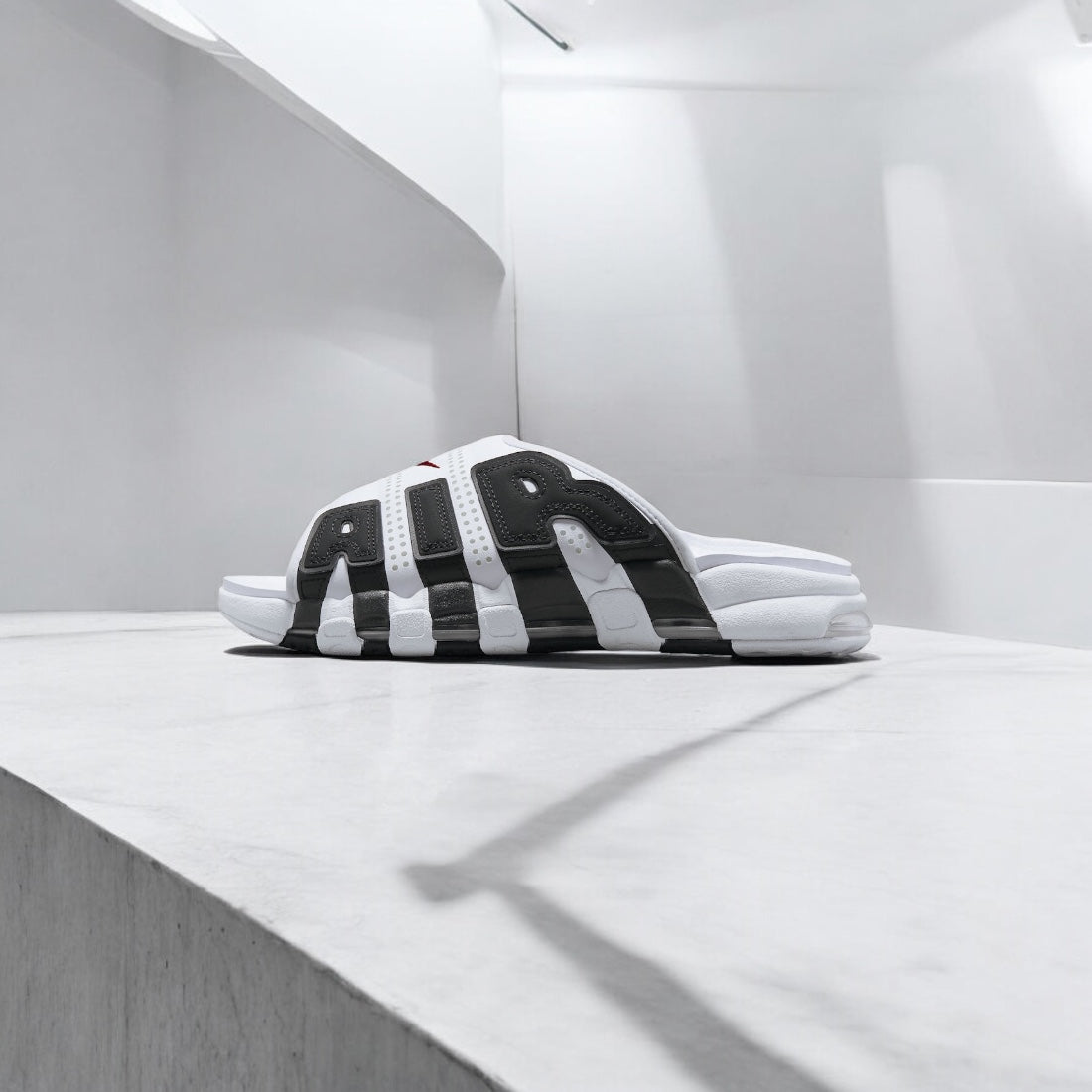 Claquettes NIKE AIR MORE UPTEMPO