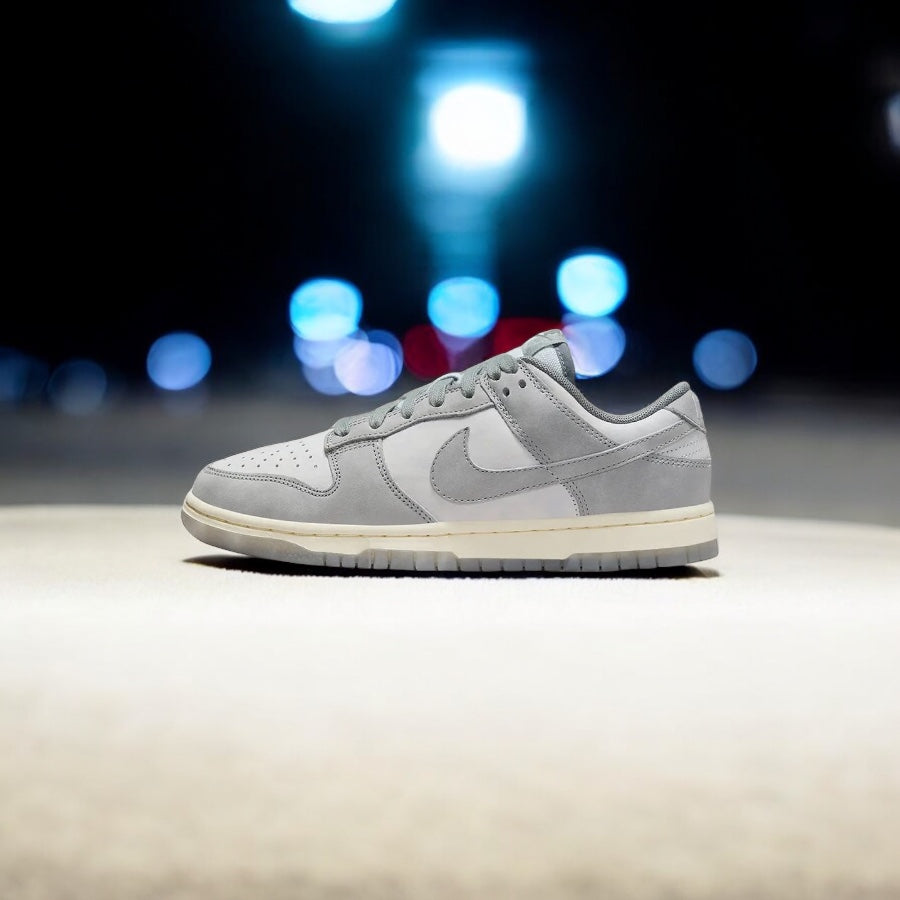 NIKE DUNK LOW FEMME GRIS COOL FOOTBALL GRIS