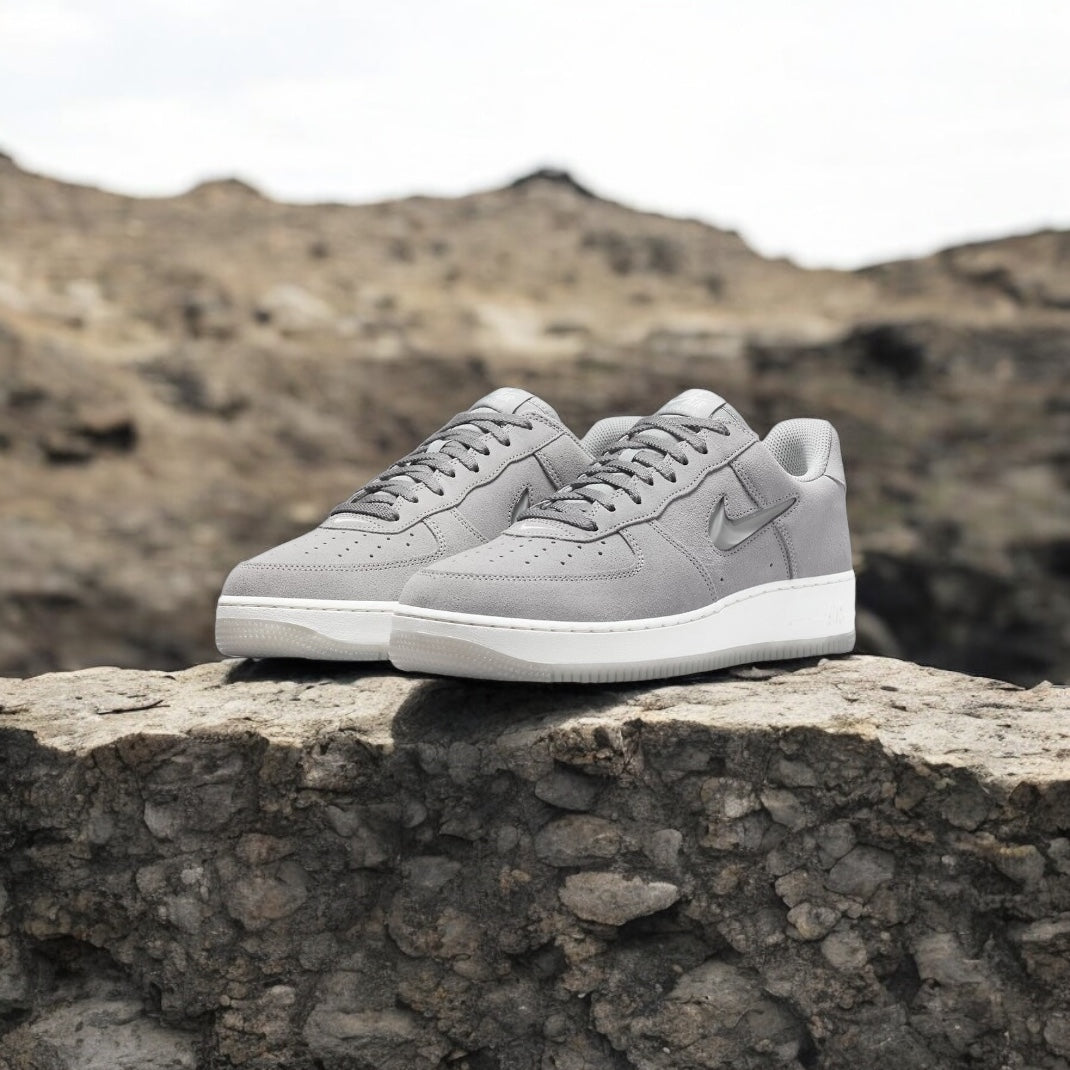NIKE AIR FORCE 1 LOW JEWEL LIGHT SMOKE GREY