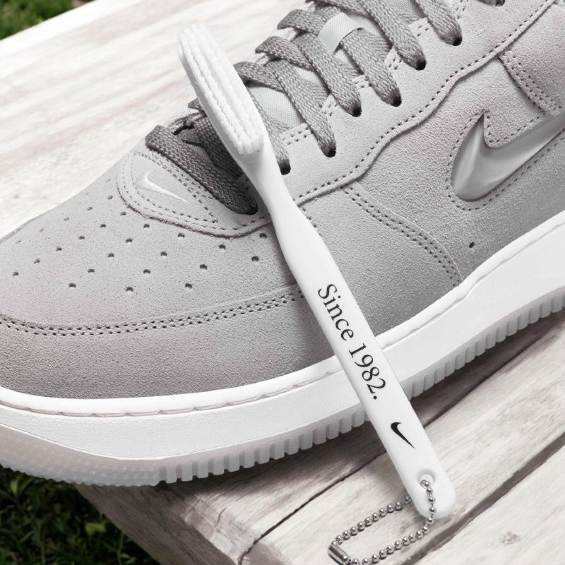 NIKE AIR FORCE 1 LOW JEWEL LIGHT SMOKE GREY
