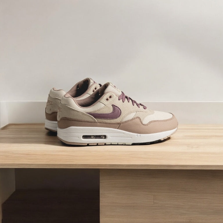 NIKE AIR MAX 1 light bone violet