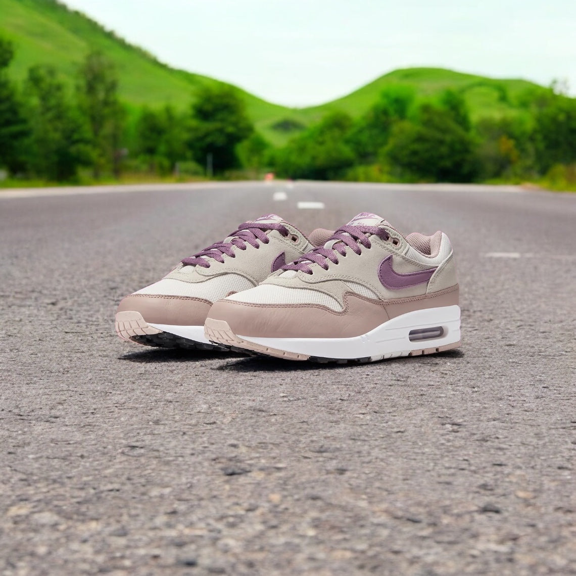 NIKE AIR MAX 1 light bone violet