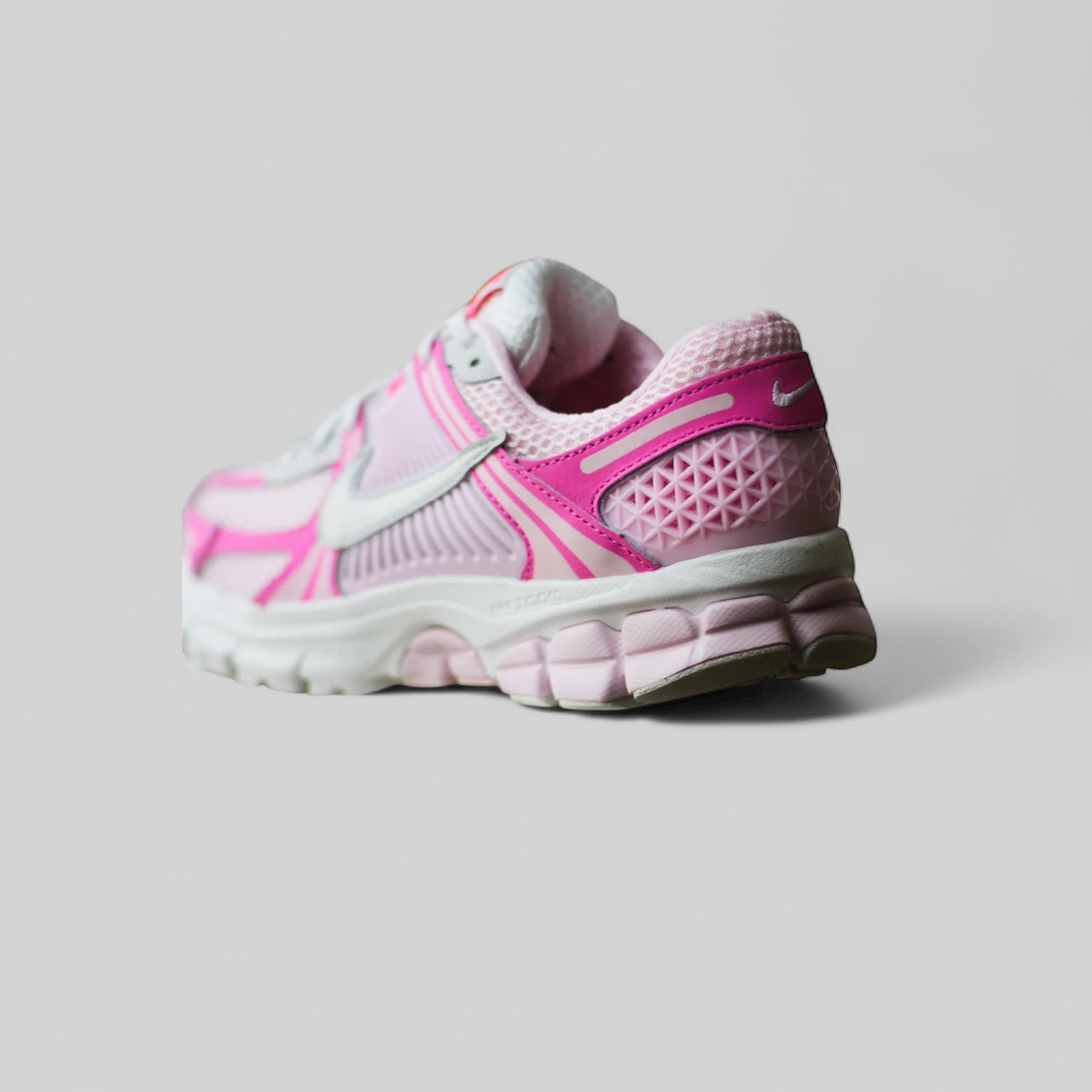 NIKE ZOOM VOMERO 5 WMN"HYPER PINK/SUMMIT WHITE-PINK FOAM"