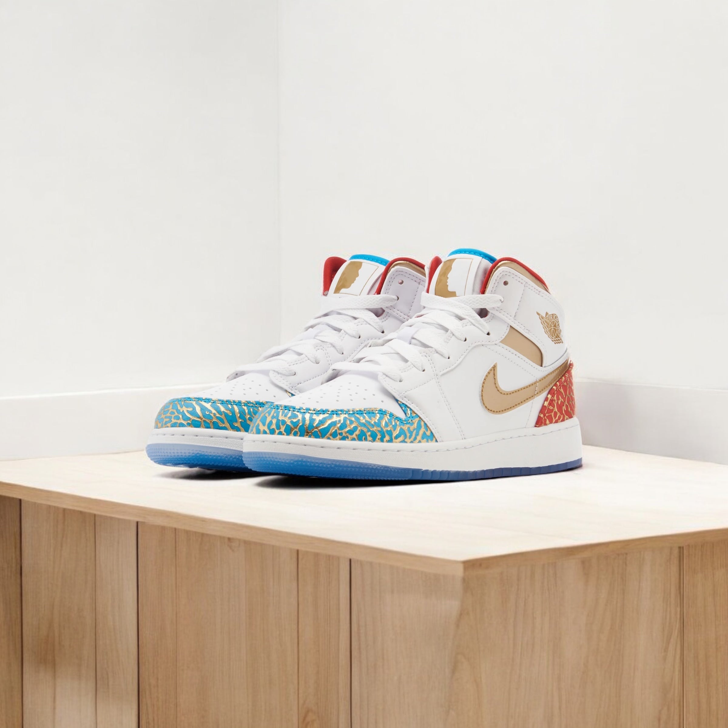 AIR JORDAN 1 MID GS UNC TO CHICAGO