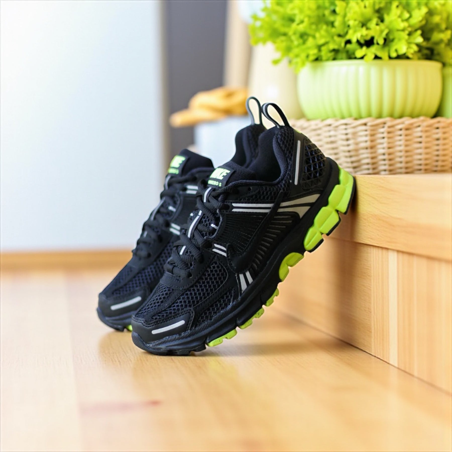 NIKE VOMERO 5 (GS) "BLACK/VOLT-BLACK-BLACK"