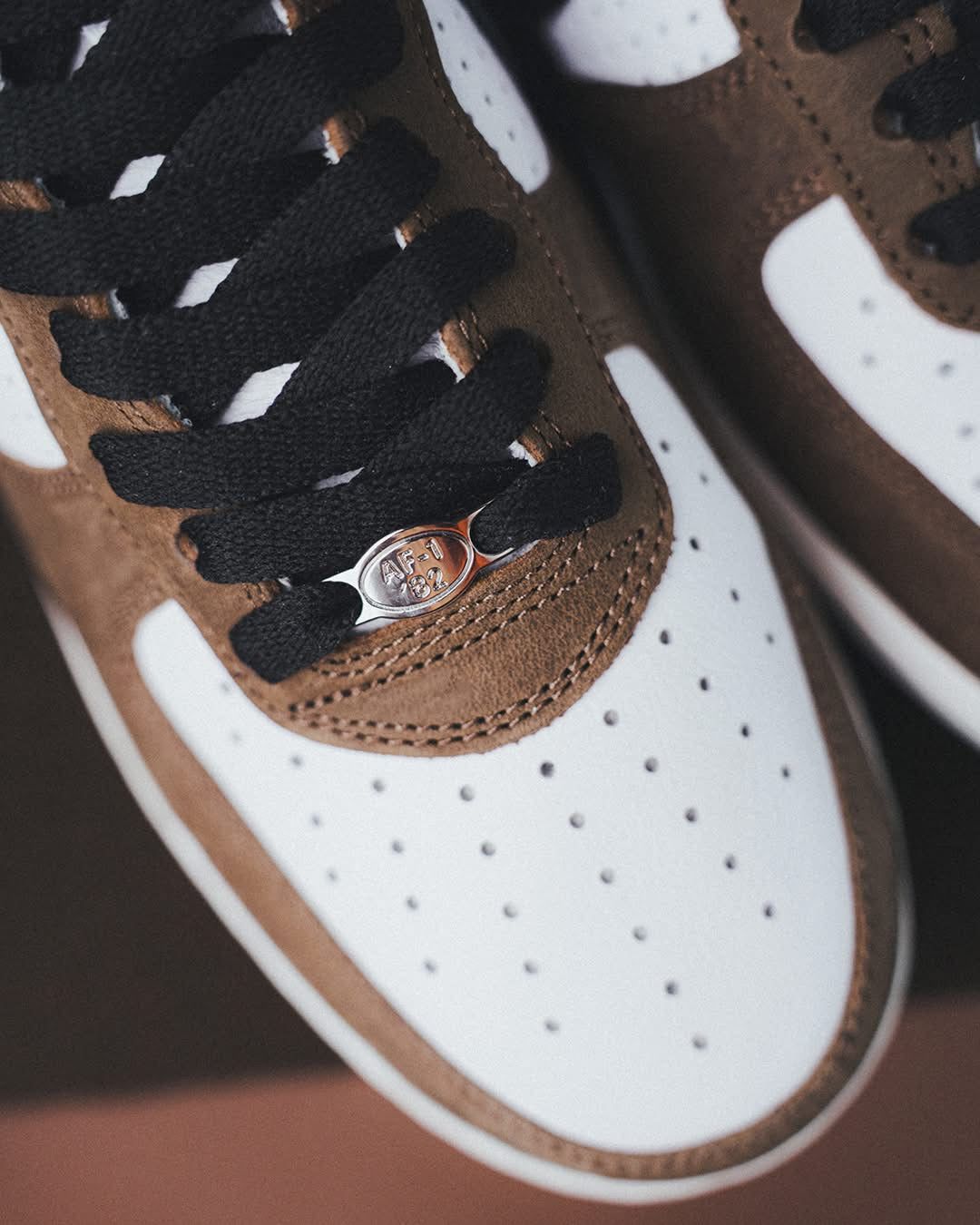 NIKE AIR FORCE 1 LOW RETRO "WHITE/BLACK-BISON"