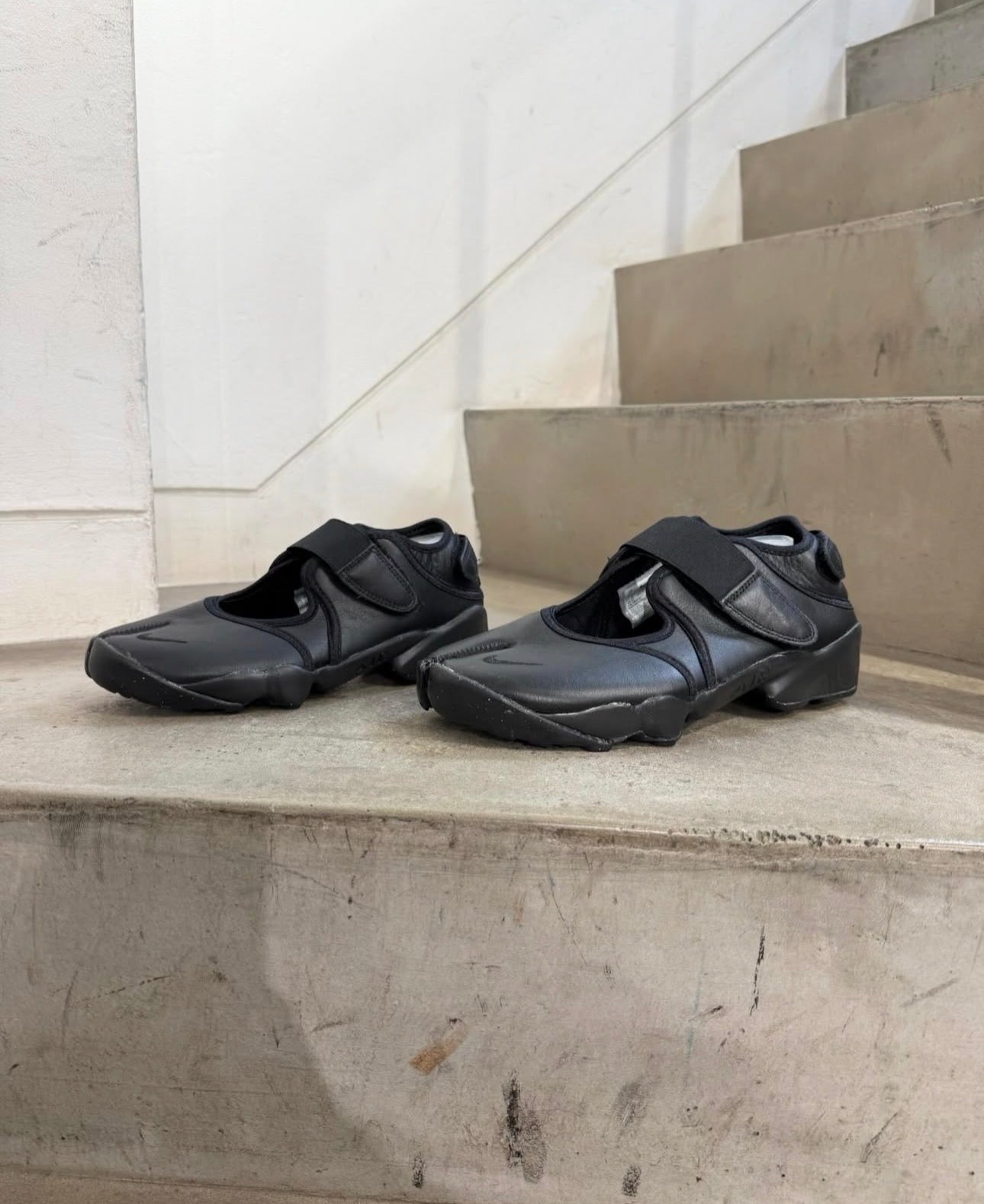 Nike Women's Air Rift(NINJA) Leather Sandals Black