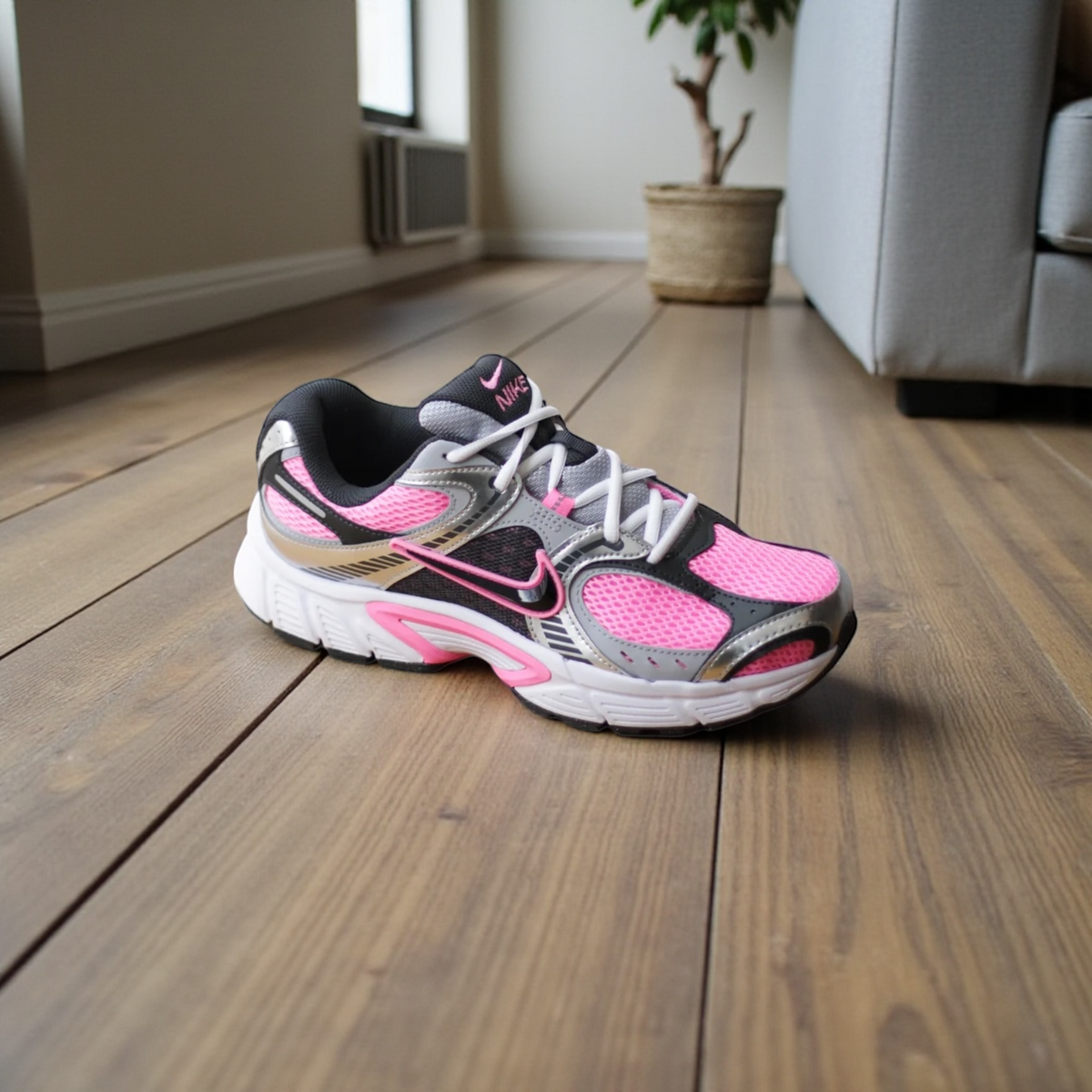 NIKE V5 RNR WOMEN NIKE V5 RNR WOMEN