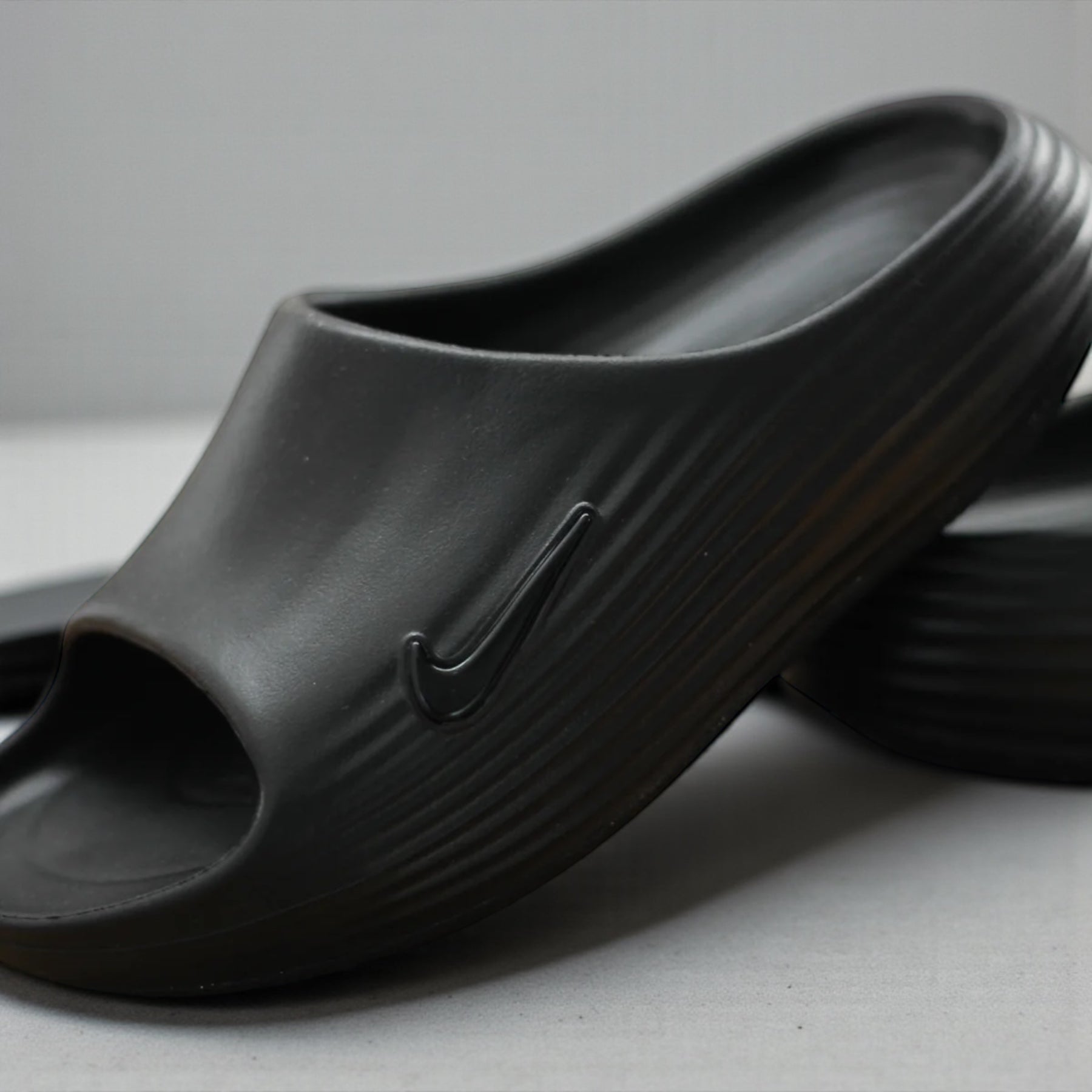 NIKE REACTX REJUVEN8 SLIDE "BLACK/BLACK-BLACK"