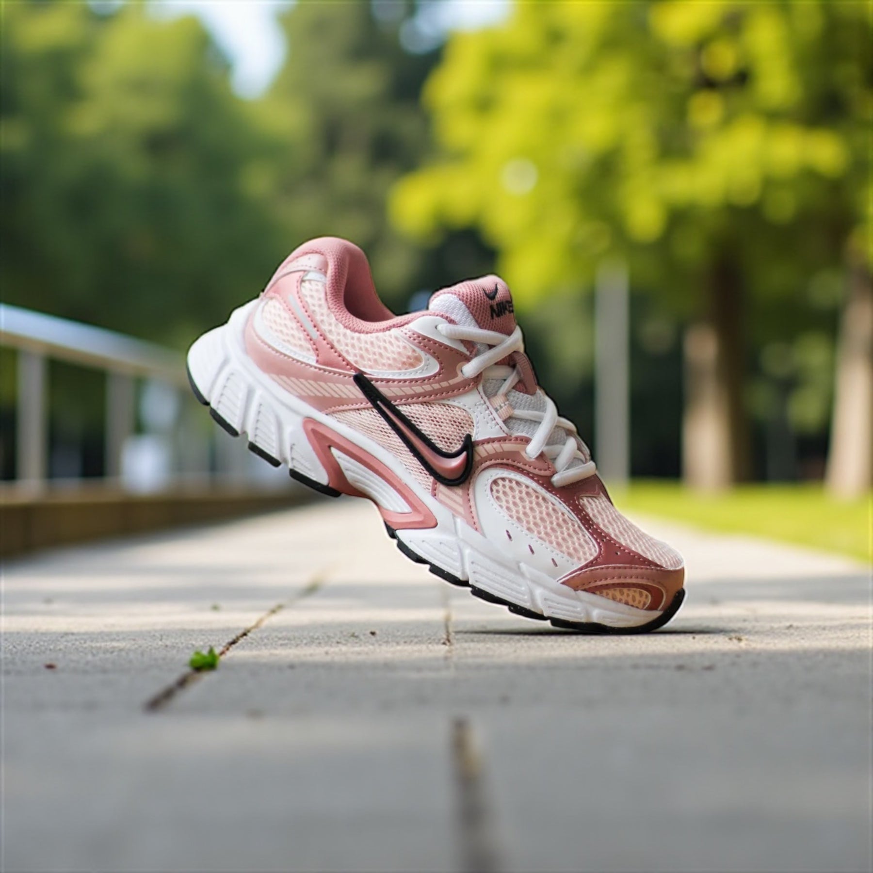NIKE V5 RNR WMN "WASHED CORAL/RED STARDUST-WHITE-BLACK"