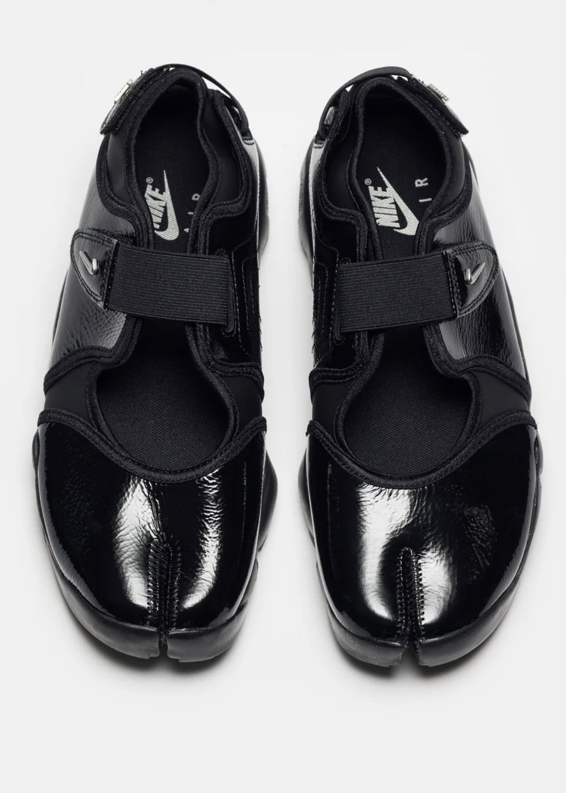 NIKE AIR RIFT SE SNEAKER WMN “ninja”
Pattern leather Black & Metallic Silver