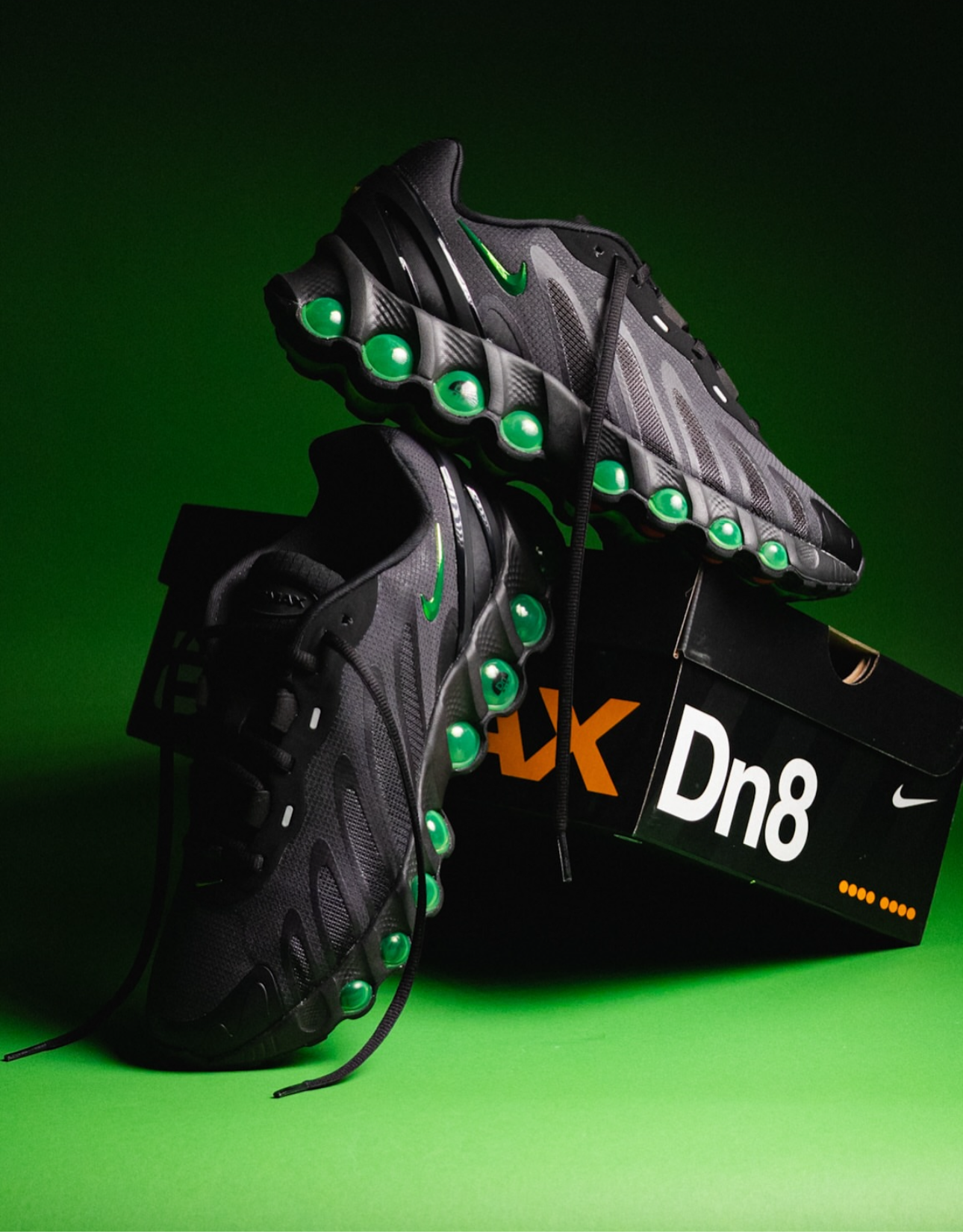 NIKE AIR MAX DN8 "BLACK/GREEN STRIKE-DK SMOKE GREY-BLACK"