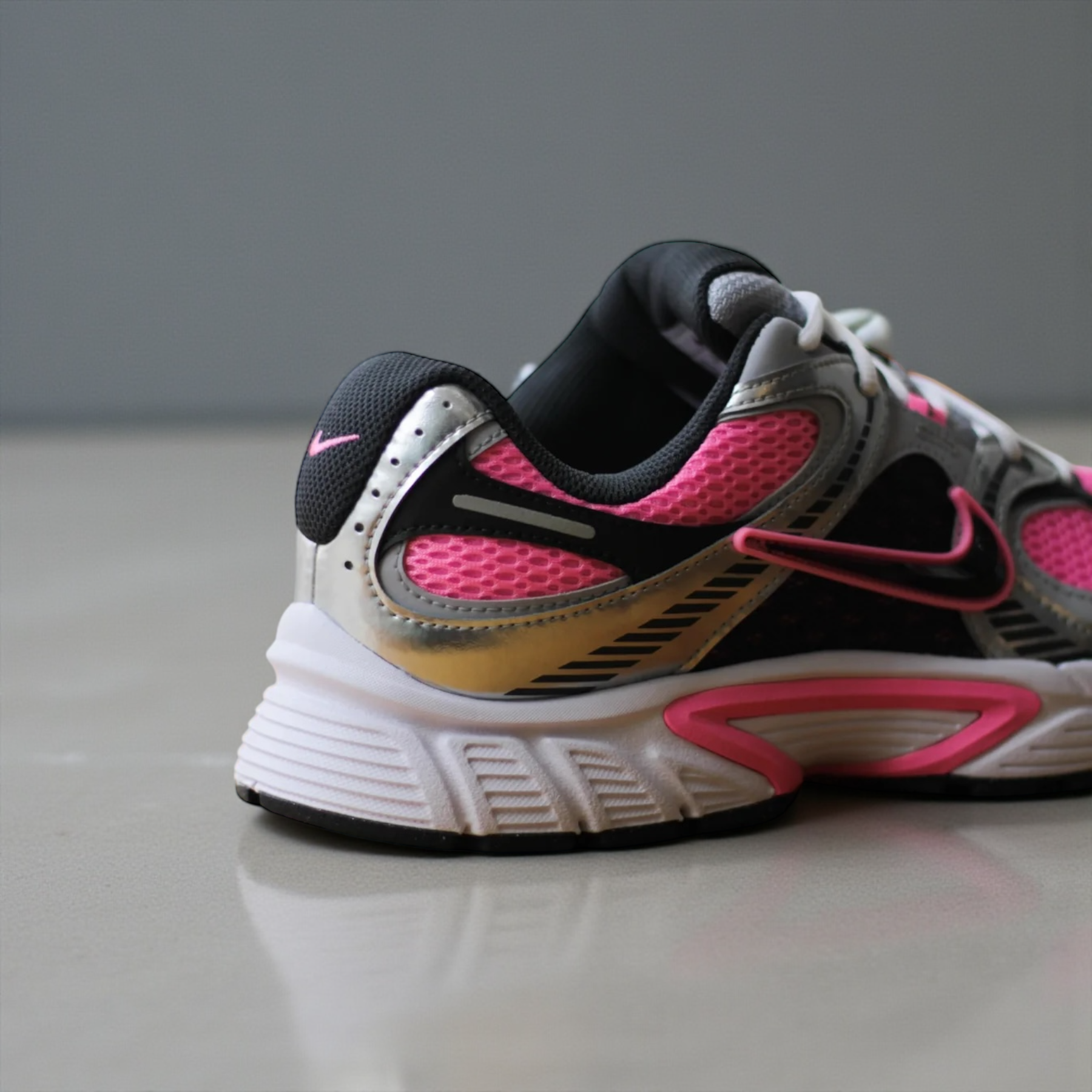 NIKE V5 RNR WOMEN "PINK SPELL/BLACK-ANTHRACITE-WOLF GREY"