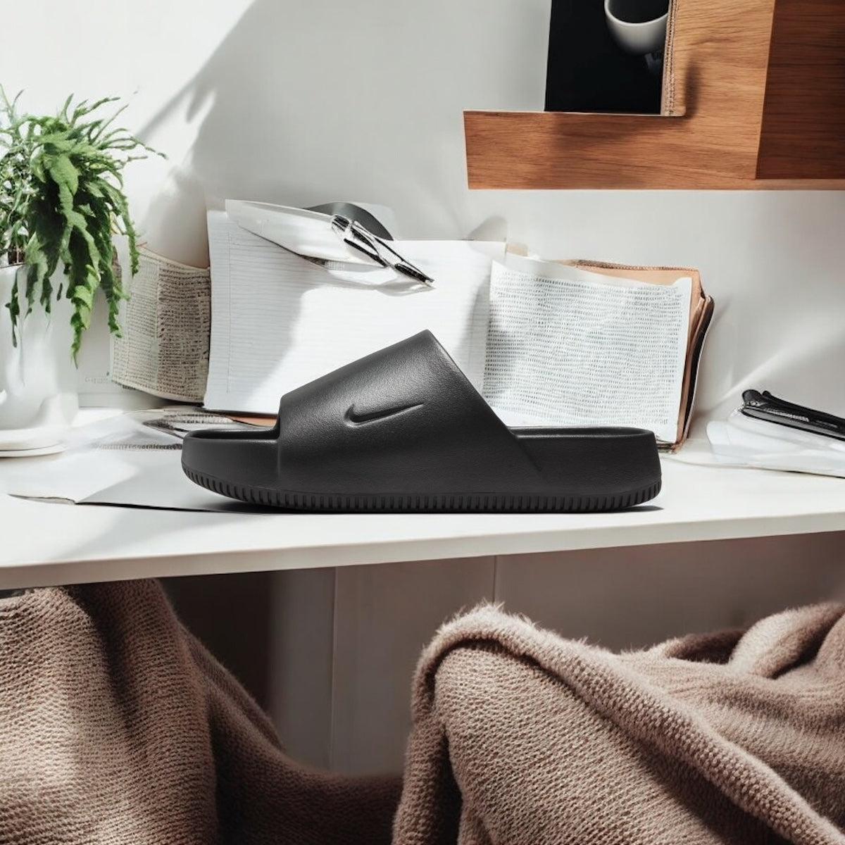 NIKE CLAM SLIDE BLK