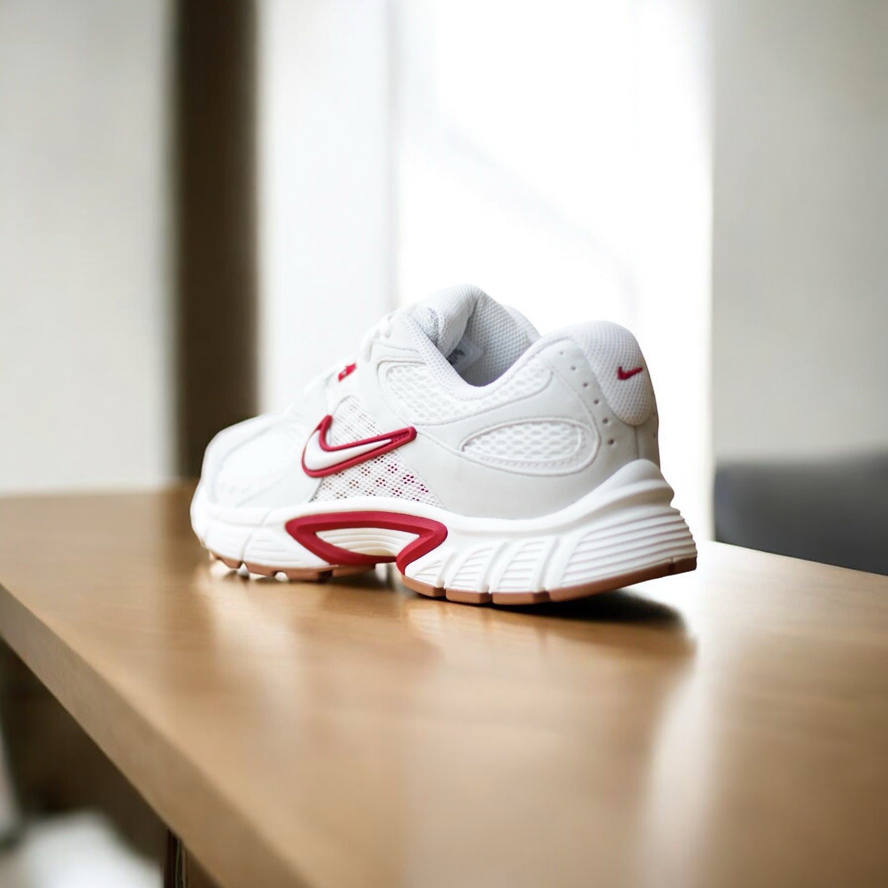 NIKE V5 RNR "SAIL/SAIL-LIGHT BONE-GYM RED