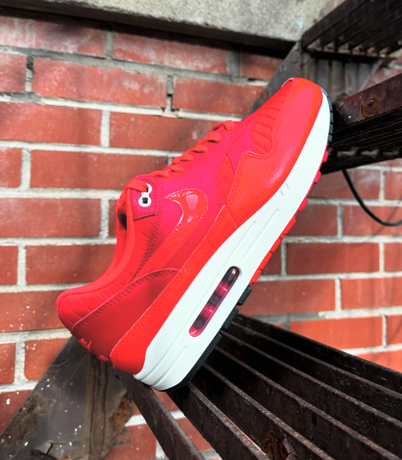 NIKE AIR MAX 1 ESS PRM "GYM RED"