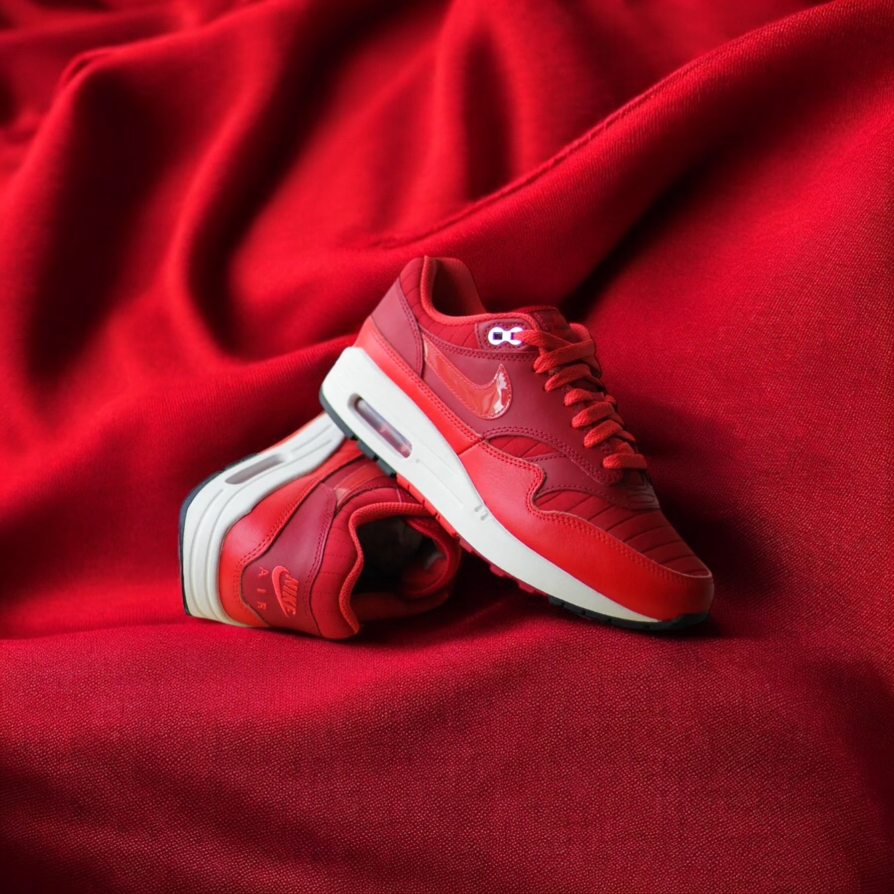 NIKE AIR MAX 1 ESS PRM "GYM RED"