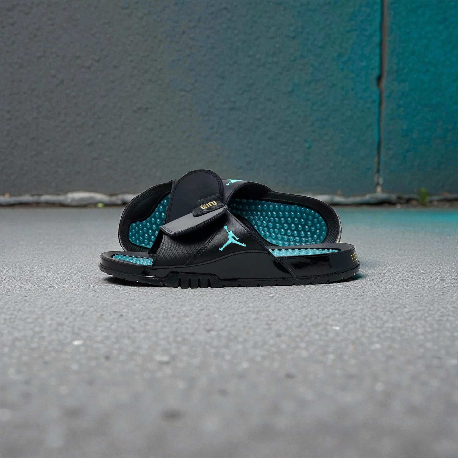 Jordan Hydro XI "Black/Gamma Blue/Varsity Maize" Unisex Slide