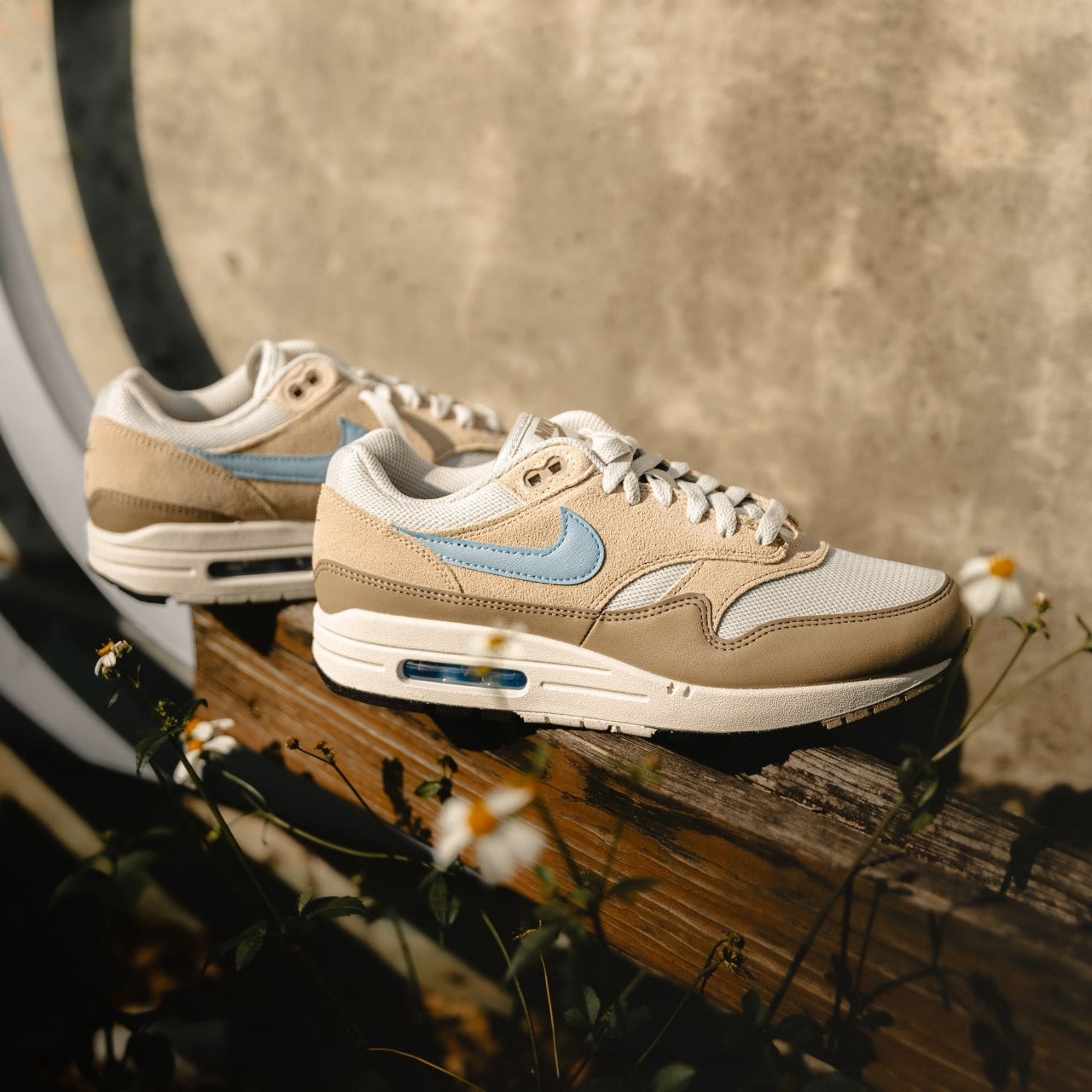 MENS NIKE AIR MAX 1 ESSENTIAL "LIGHT BONE/PSYCHIC BLUE/SANDDRIFT/KHAKI"