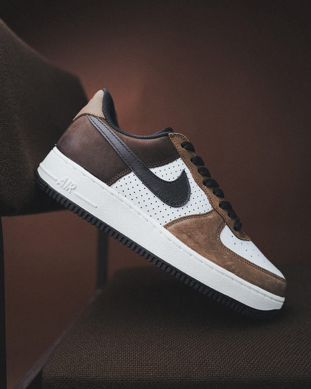 NIKE AIR FORCE 1 LOW RETRO "WHITE/BLACK-BISON"