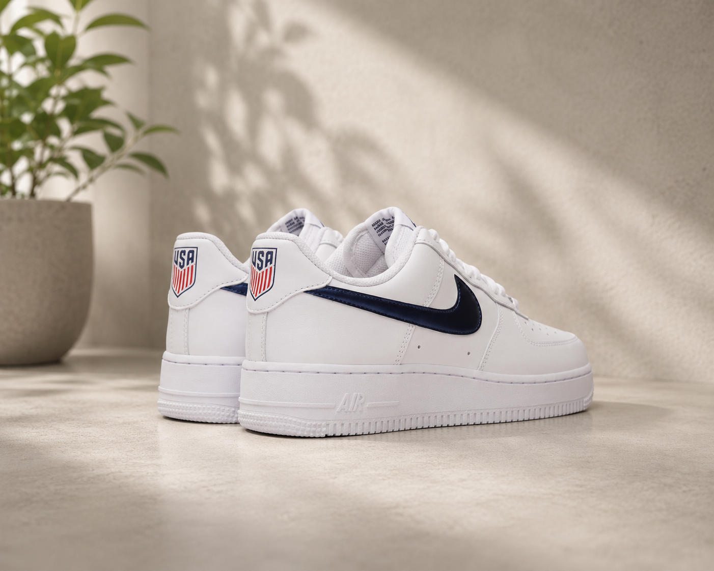 MEN'S NIKE AIR FORCE 1 '07 LV8 SE TEAM USA CASUAL SHOES