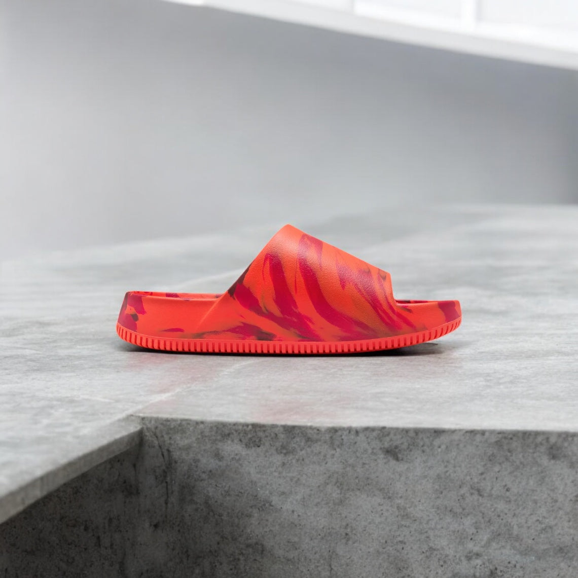 NIKE CALM SLIDE MARBRÉ RED PICANTÉ