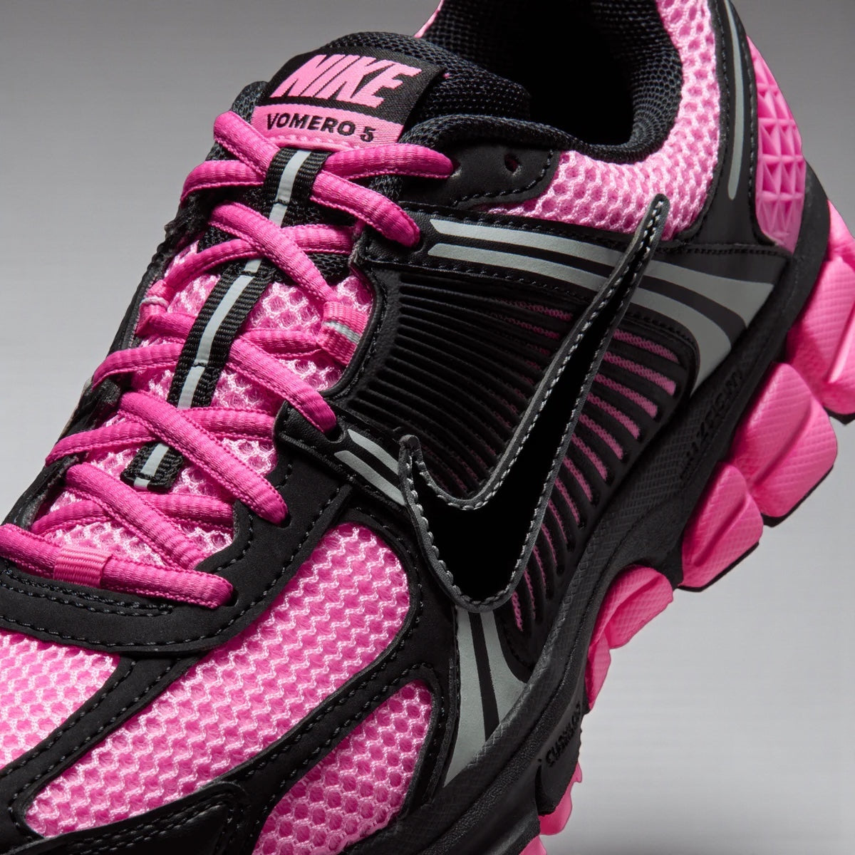 NIKE WMNS ZOOM VOMERO 5 - PINK SPELL / BLACK