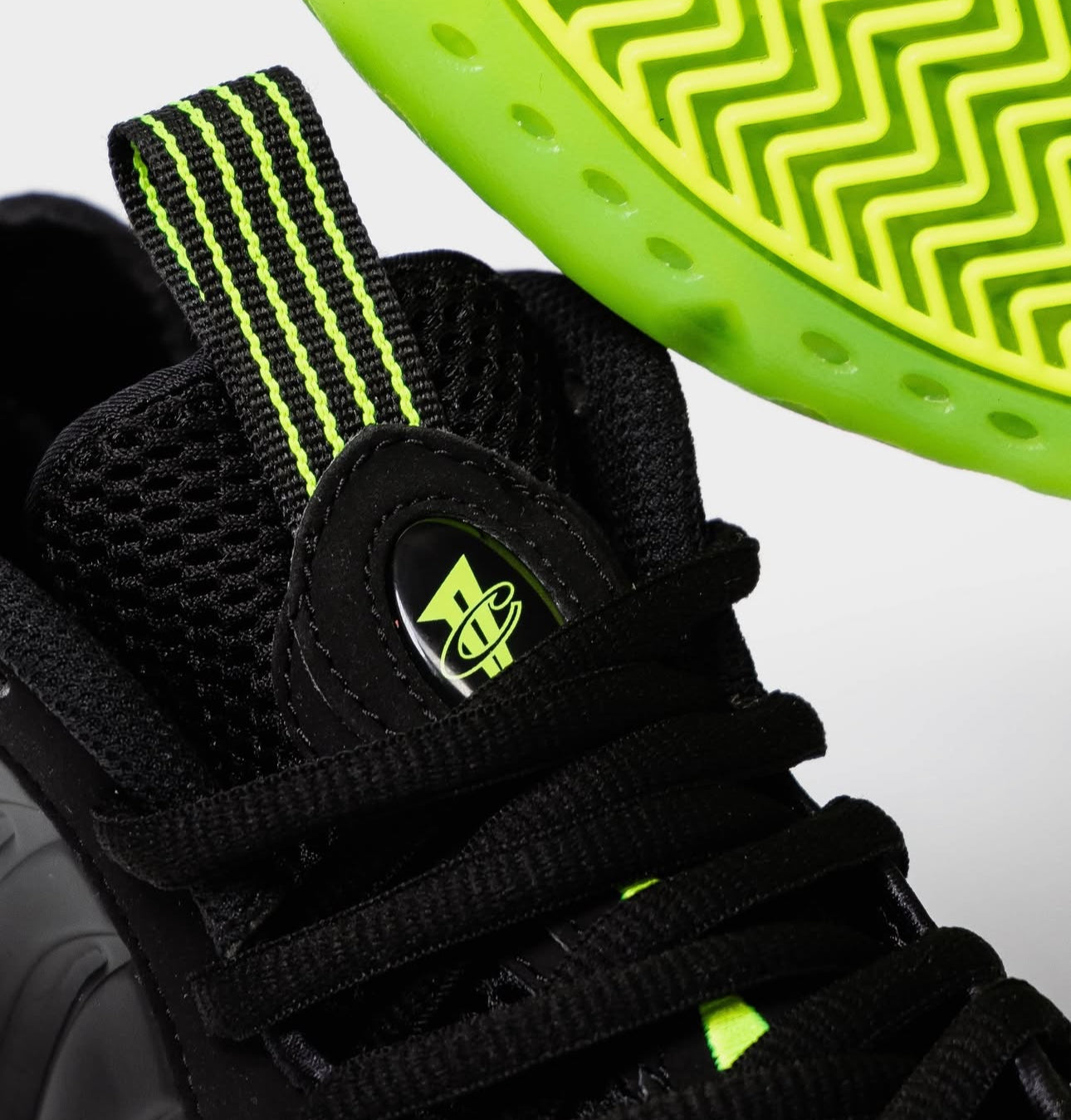 NIKE AIR FOAMPOSITE ONE "BLACK/VOLT"