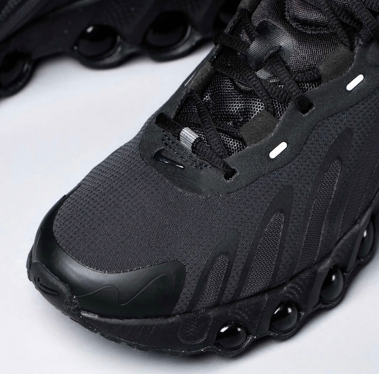 MEN'S NIKE AIR MAX DN8 CASUAL SHOES