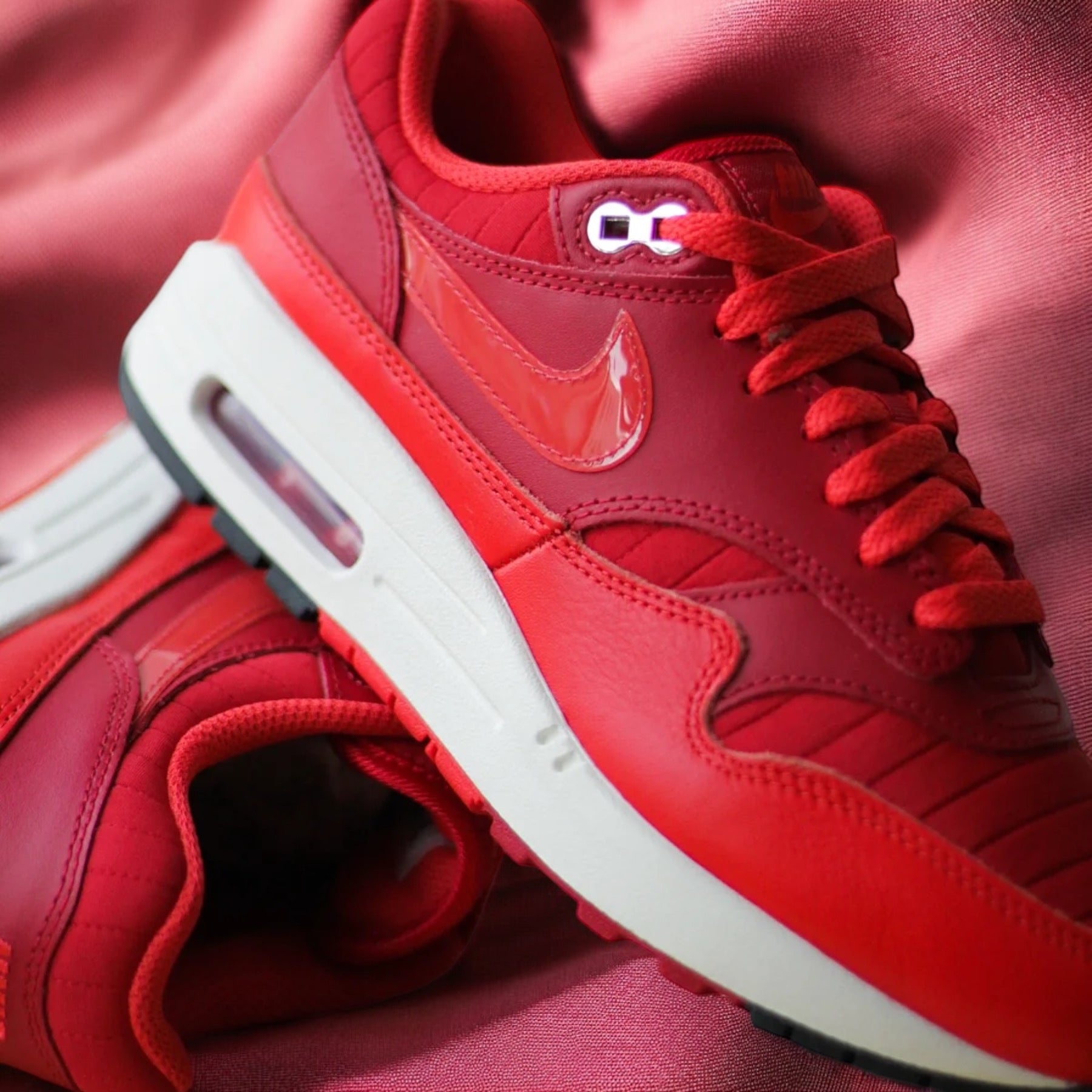 NIKE AIR MAX 1 ESS PRM "GYM RED"