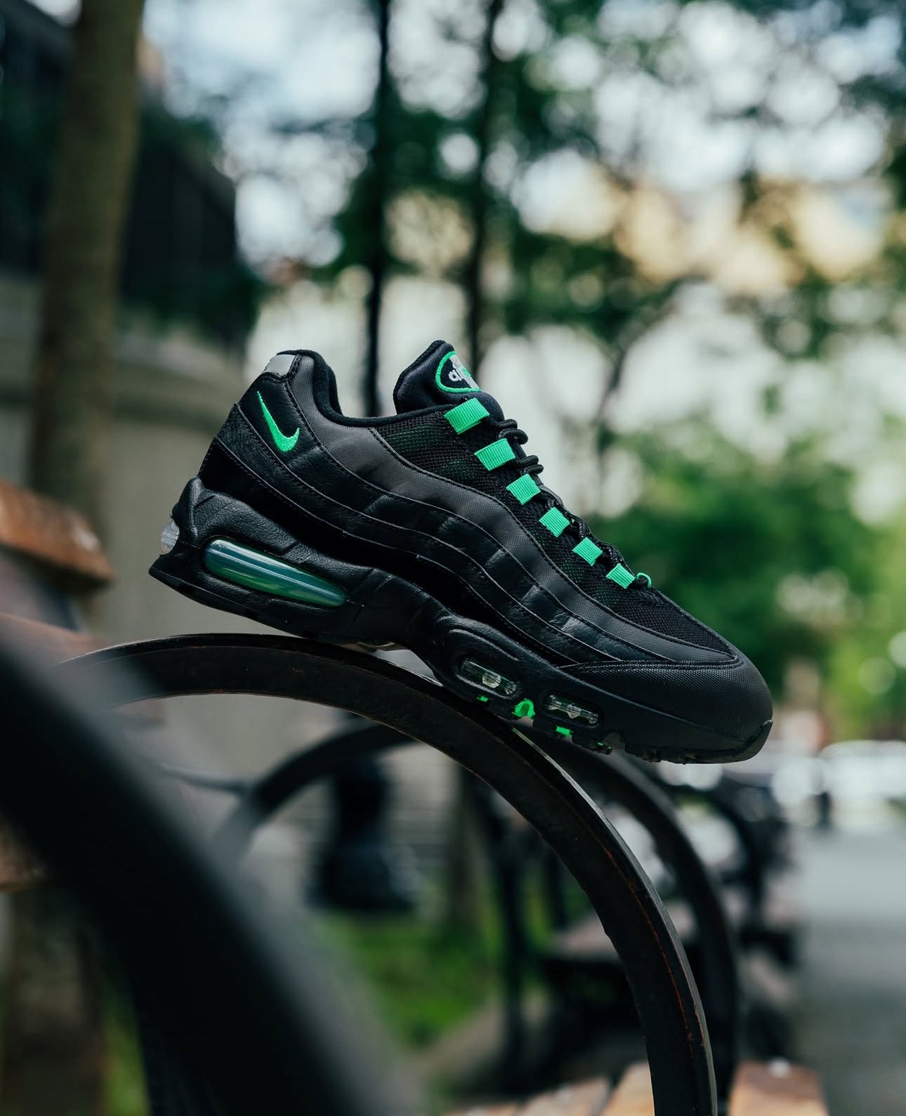 NIKE AIR MAX 95 OG "BLACK/GREEN SHOCK-BLACK-PEARL GREY"