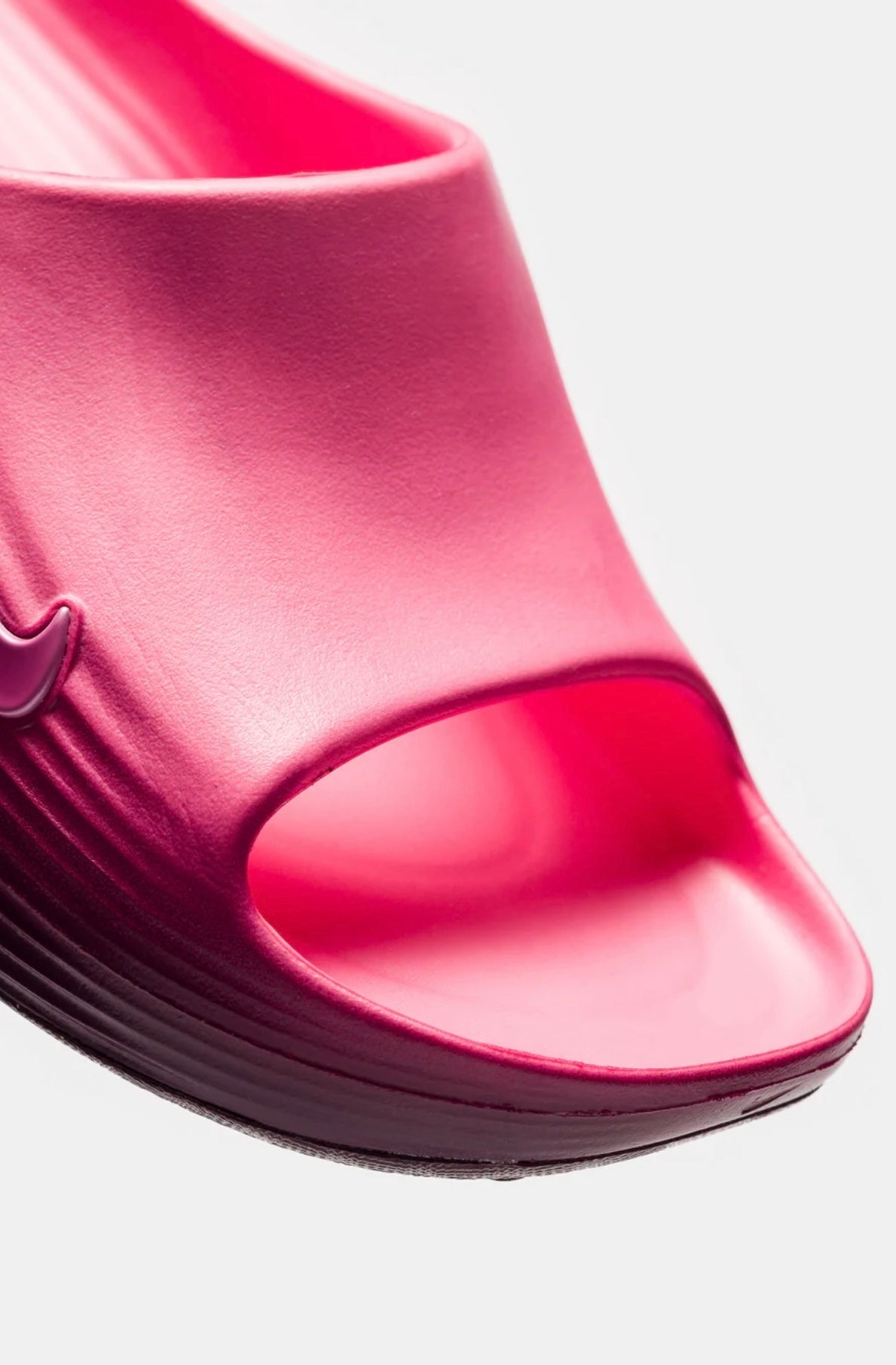 Nike ReactX Rejuven8 Slide in Pink WMN Spell/Bordeaux