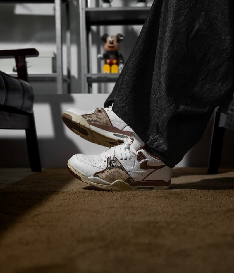 NIKE Air Flight '89 Low x Stüssy
White and Pecan