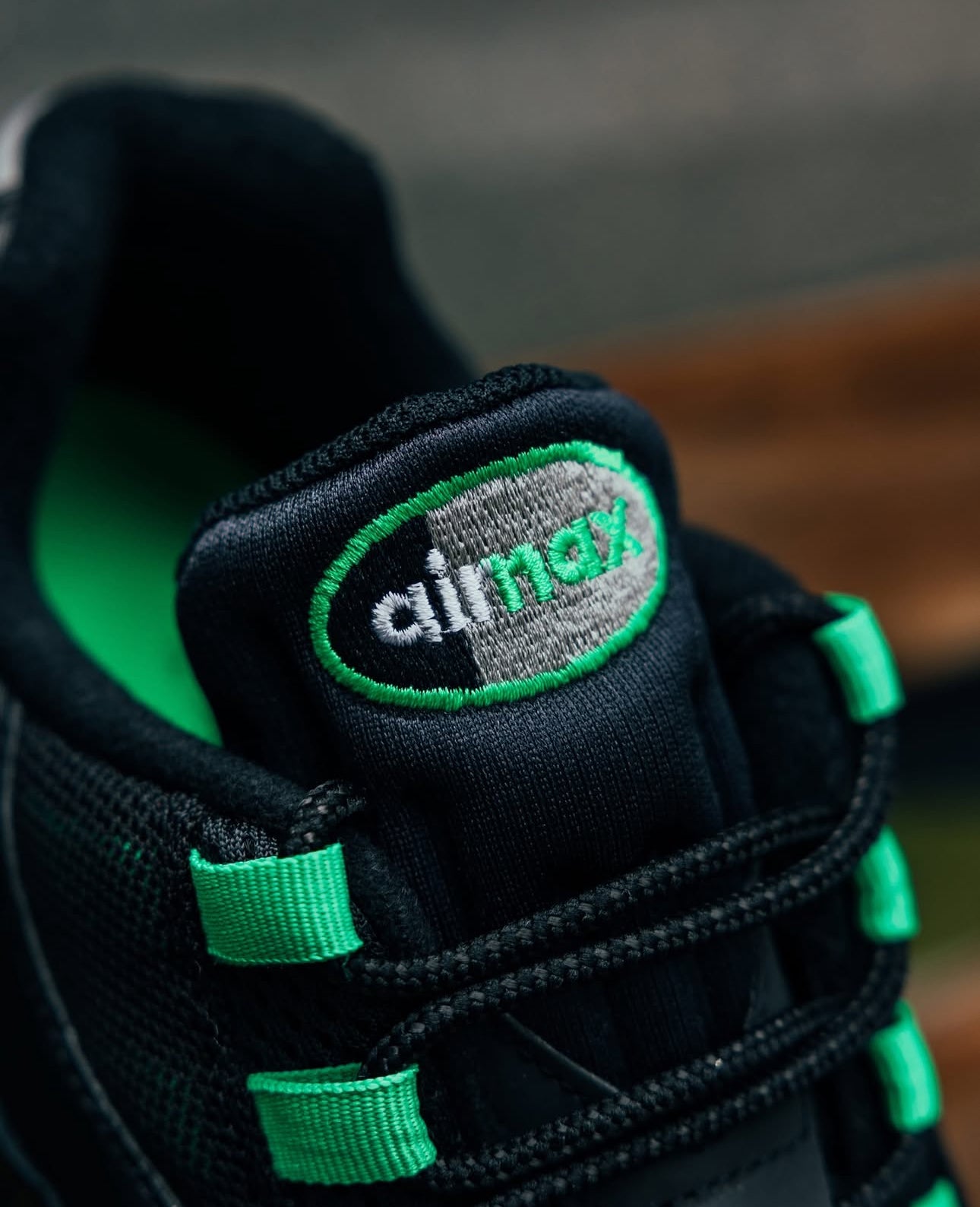 NIKE AIR MAX 95 OG "BLACK/GREEN SHOCK-BLACK-PEARL GREY"