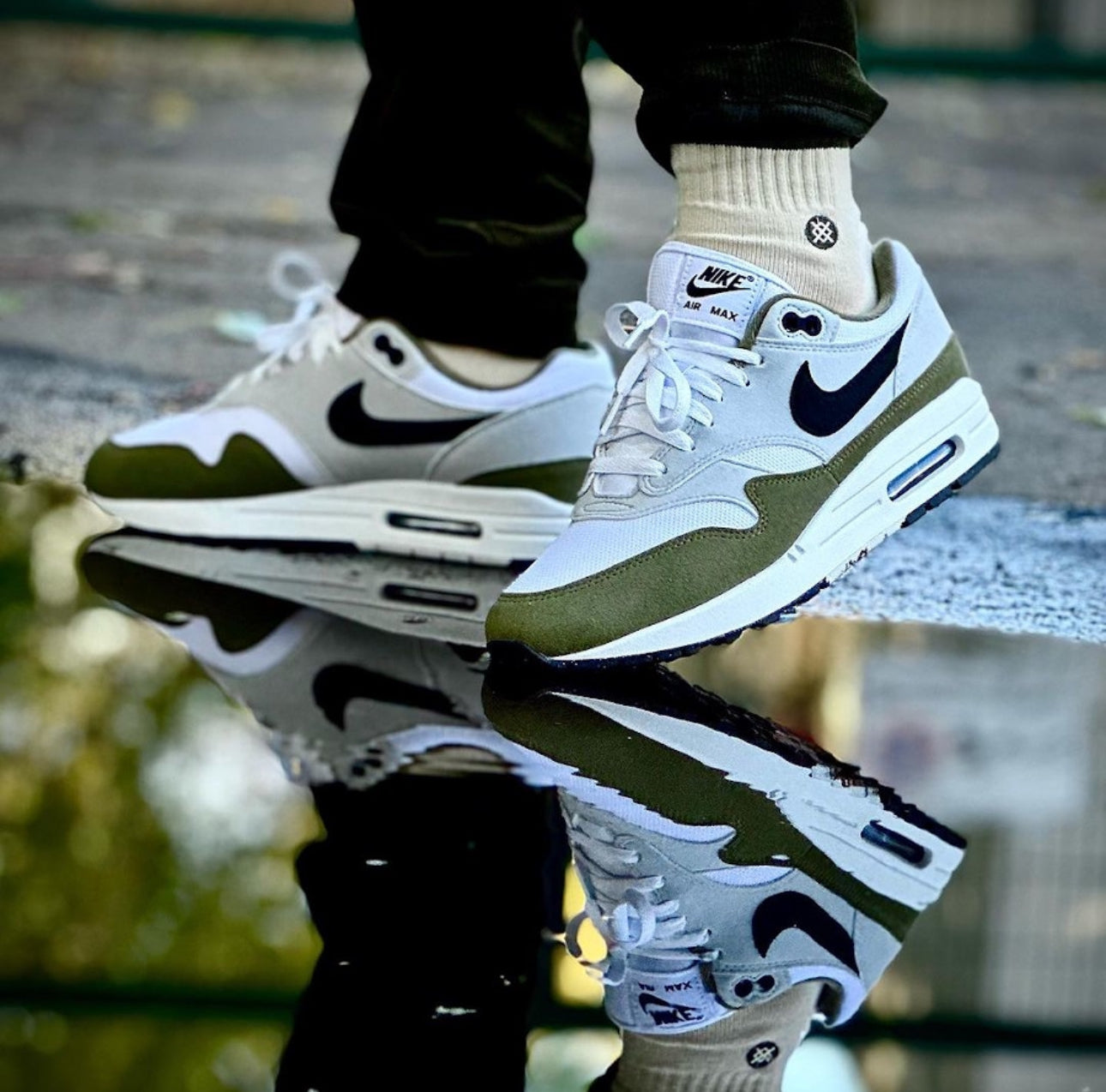 NIKE AIR MAX 1 MEDIUM OLIVE